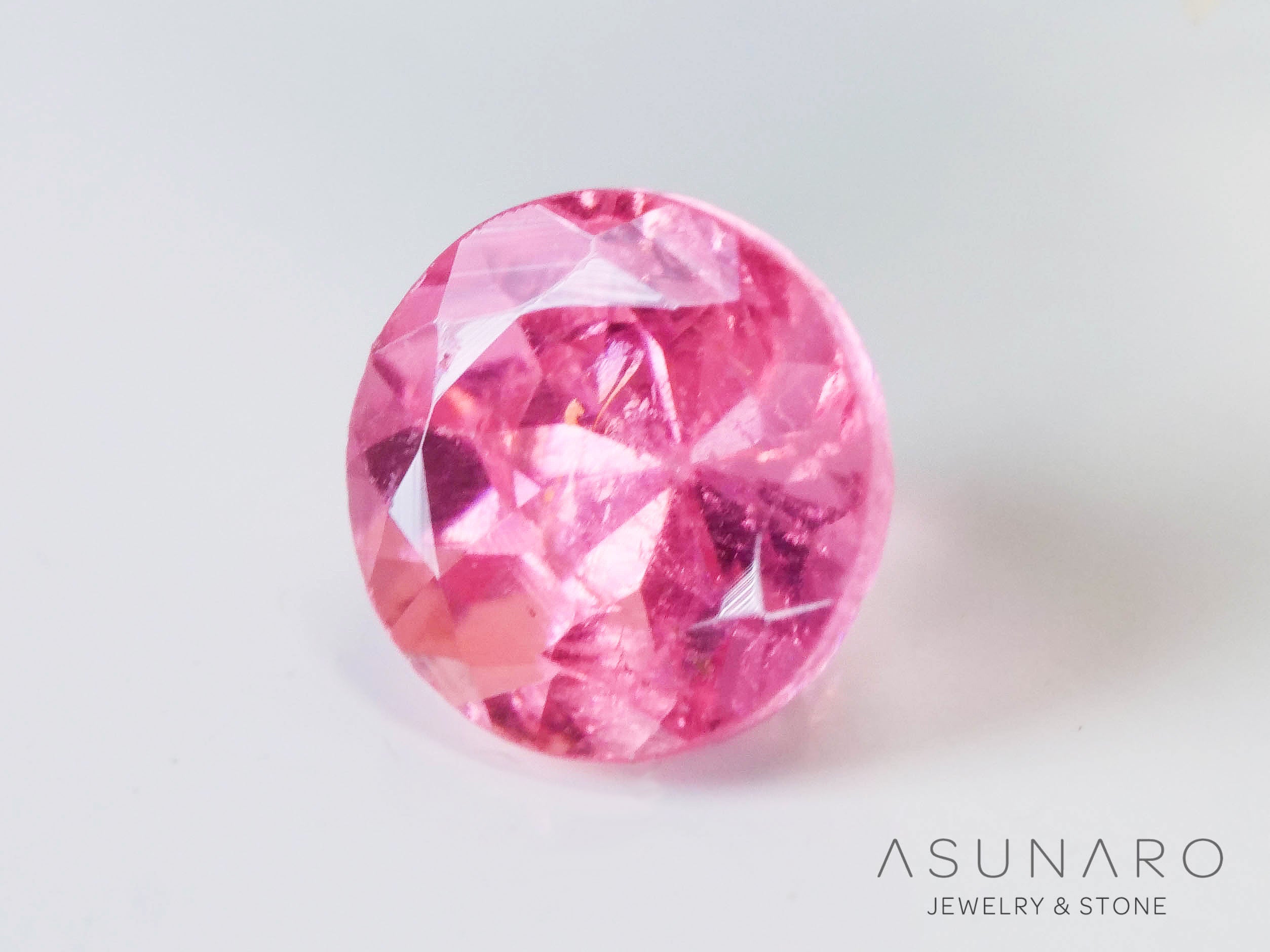 ピンクスピネル 　ラウンドカット　スリランカ産　0.26ct　【241026-2625】