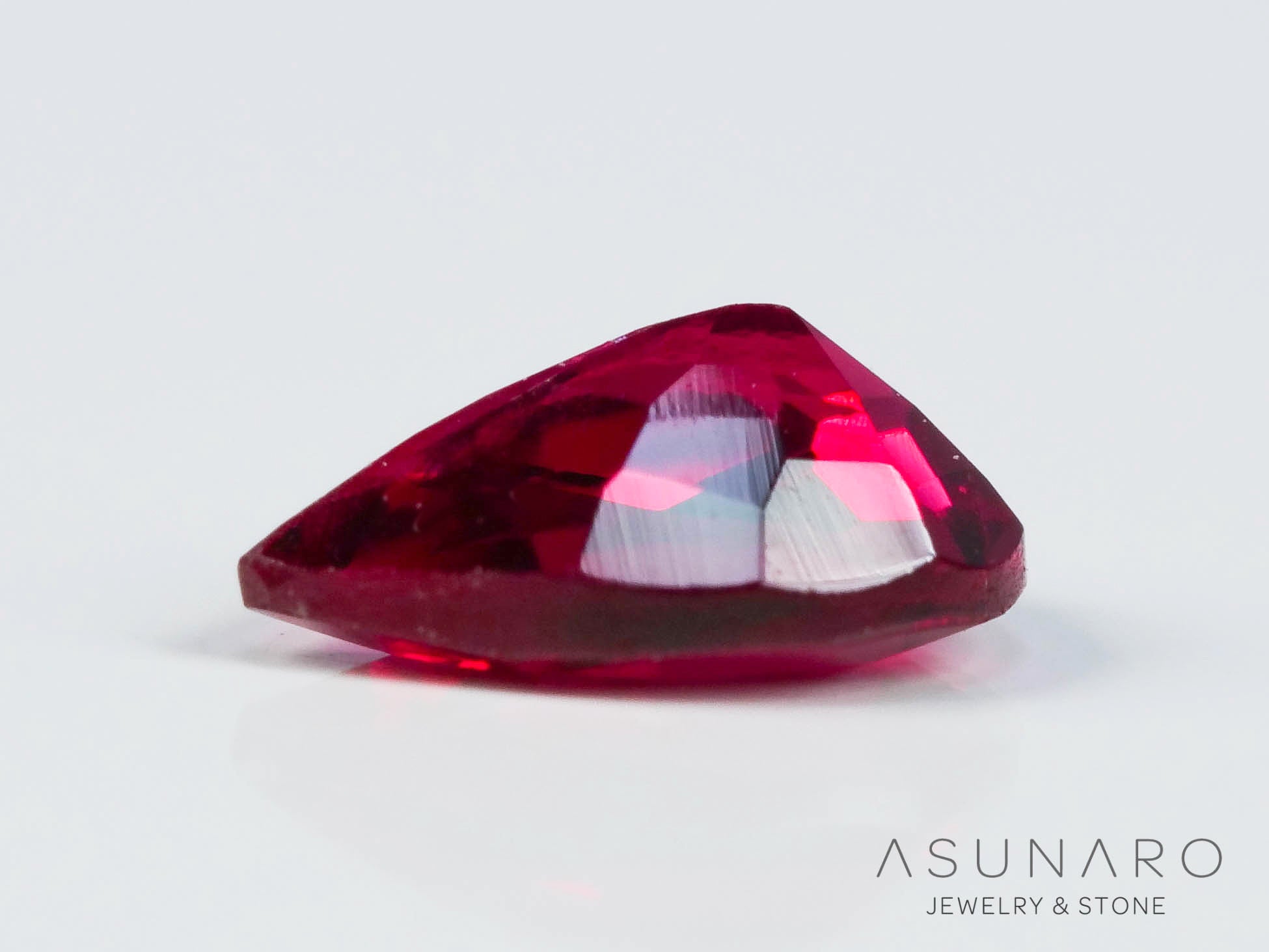 レッドスピネル 　ペアシェイプカット　スリランカ産　0.14ct　【241026-2629】