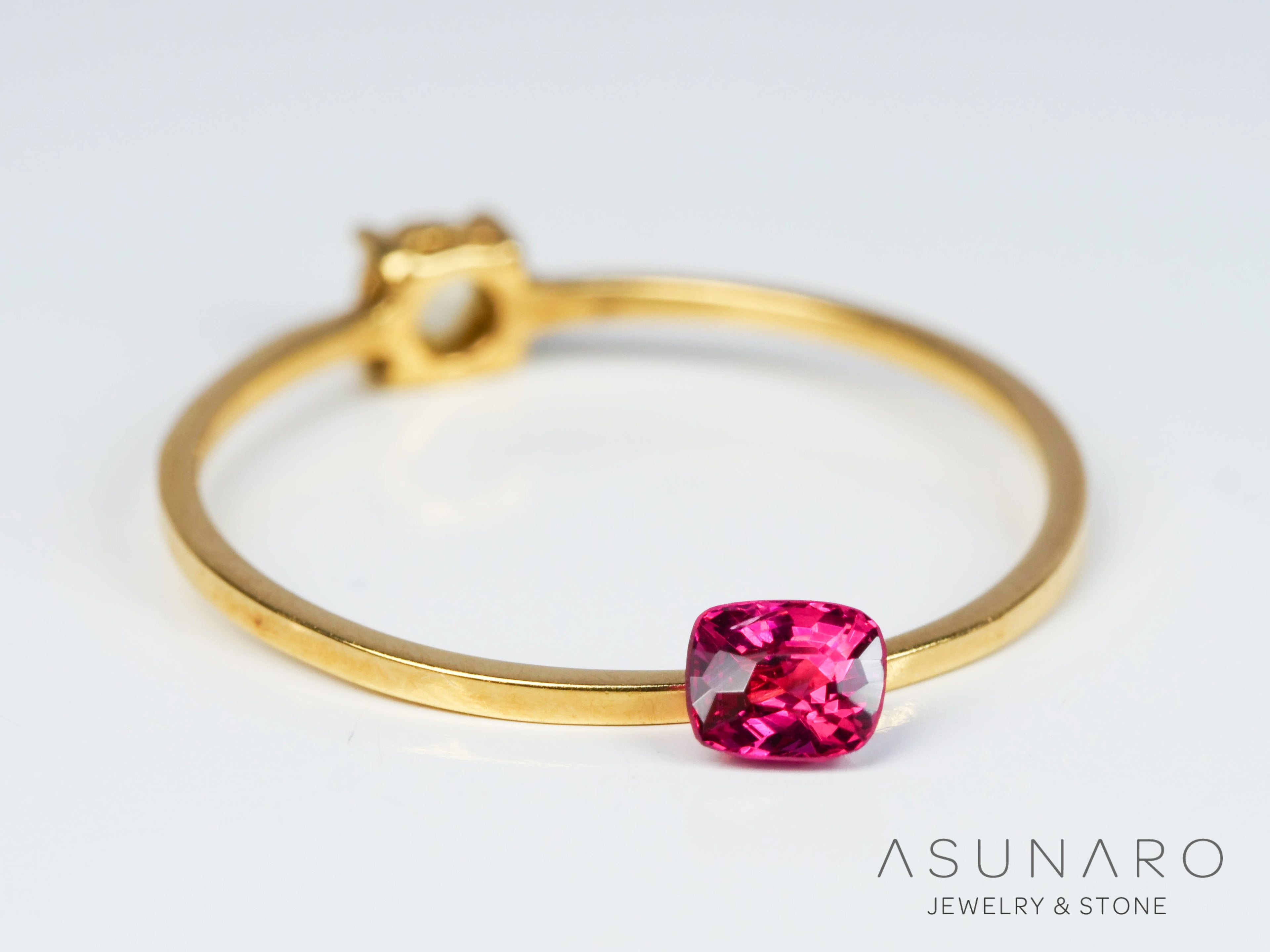 ピンクスピネル 　クッションカット　スリランカ産　0.24ct　【241026-2631】