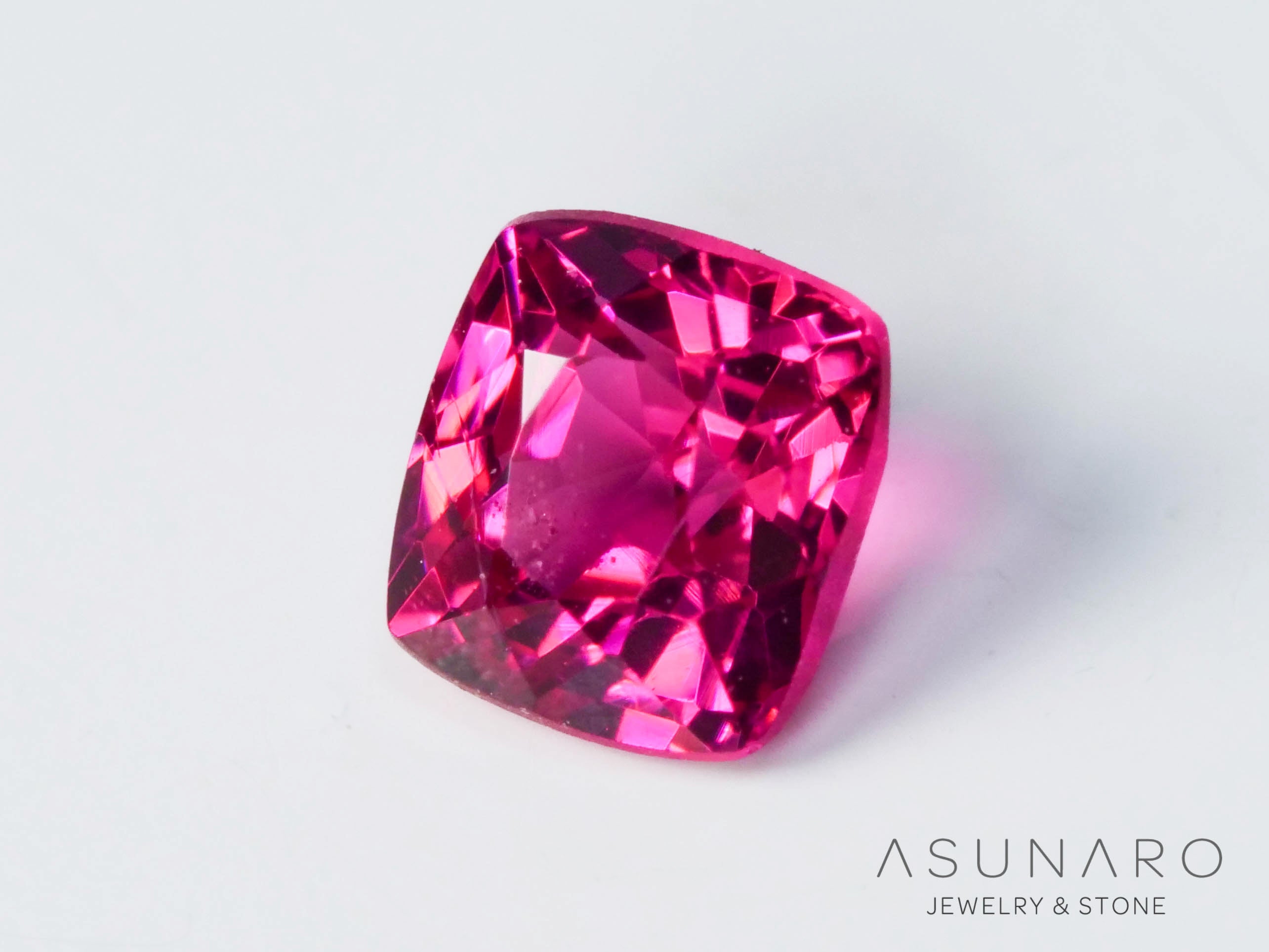 ピンクスピネル 　クッションカット　スリランカ産　0.22ct　【241026-2632】