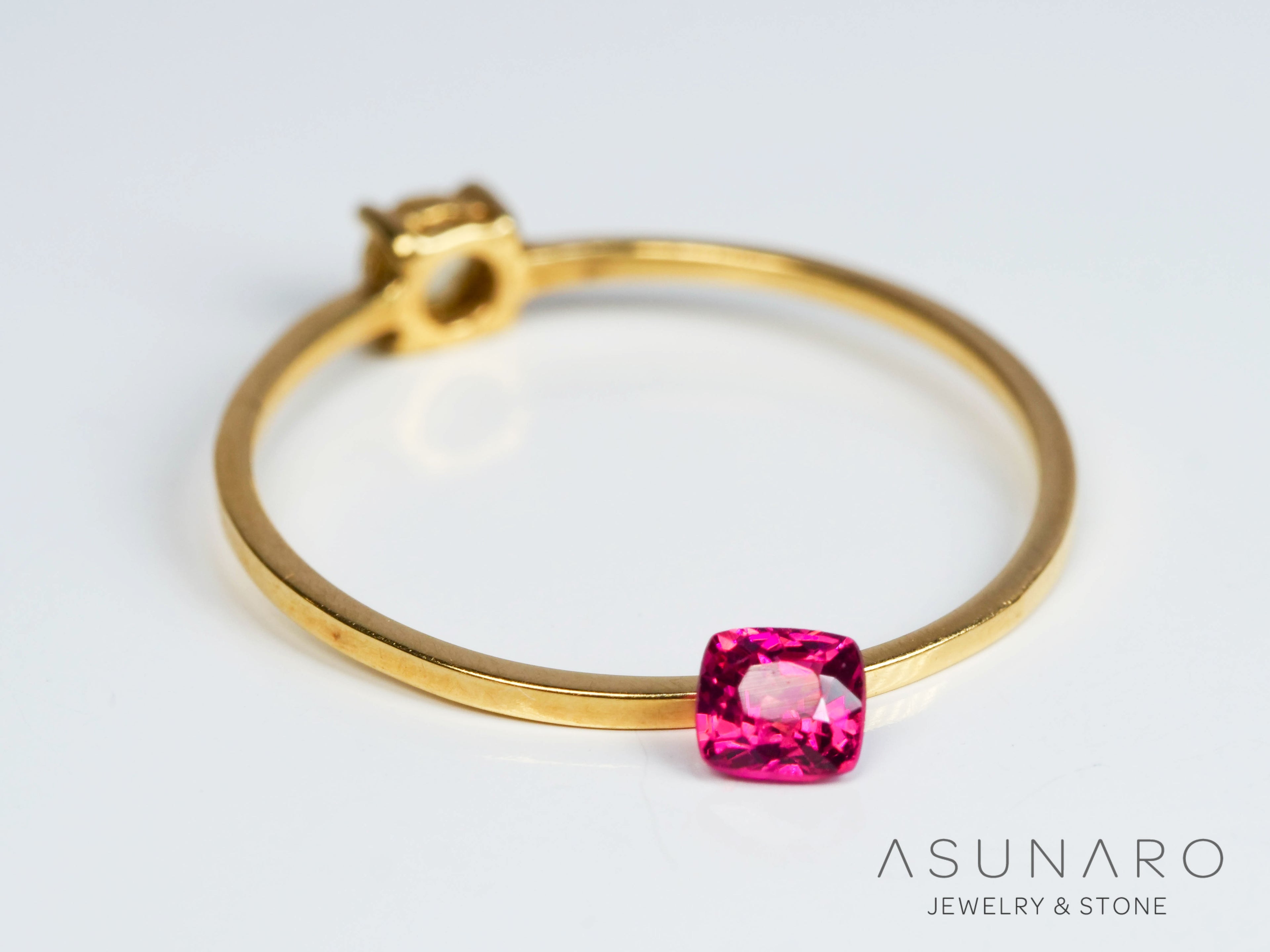 ピンクスピネル 　クッションカット　スリランカ産　0.22ct　【241026-2632】