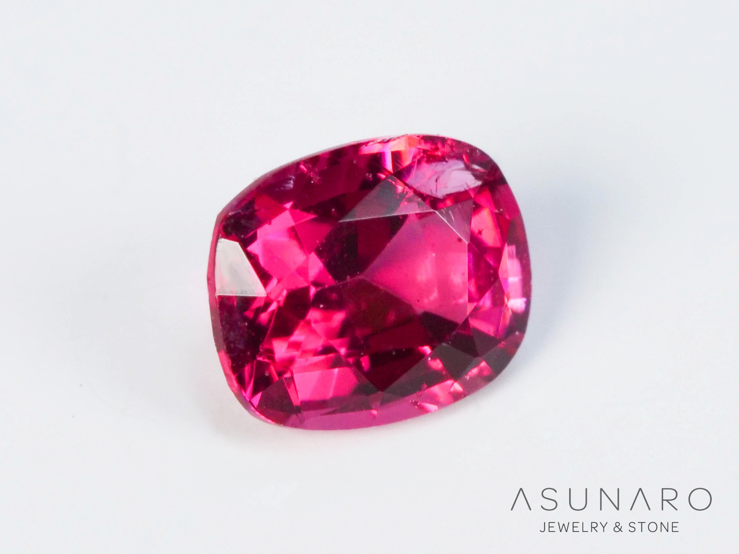 ピンクスピネル 　クッションカット　スリランカ産　0.21ct　【241026-2633】