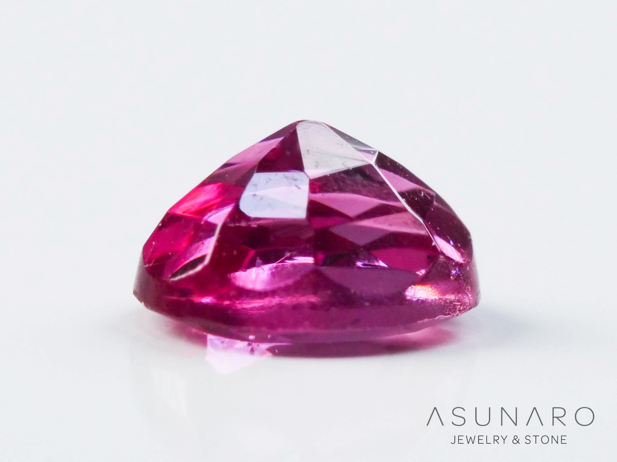 ピンクスピネル 　オーバルカット　スリランカ産　0.24ct　【241026-2634】