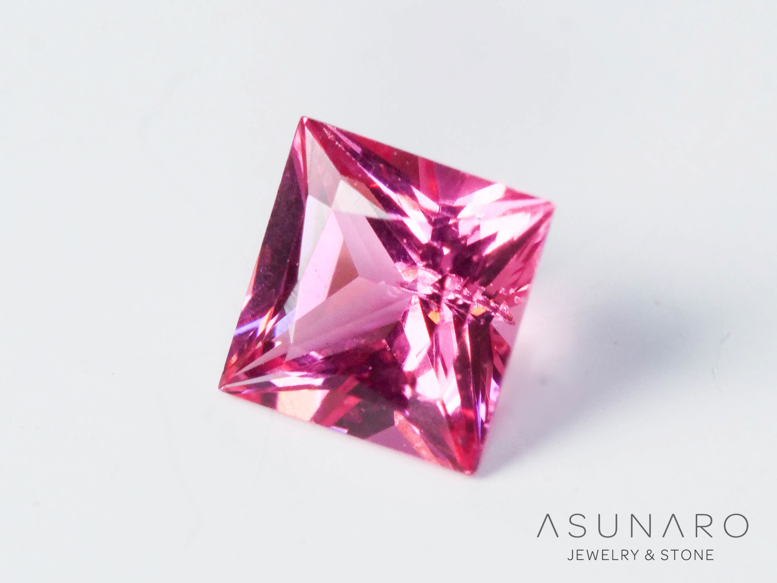 ピンクスピネル 　プリンセスカット　スリランカ産　0.16ct　【241026-2637】