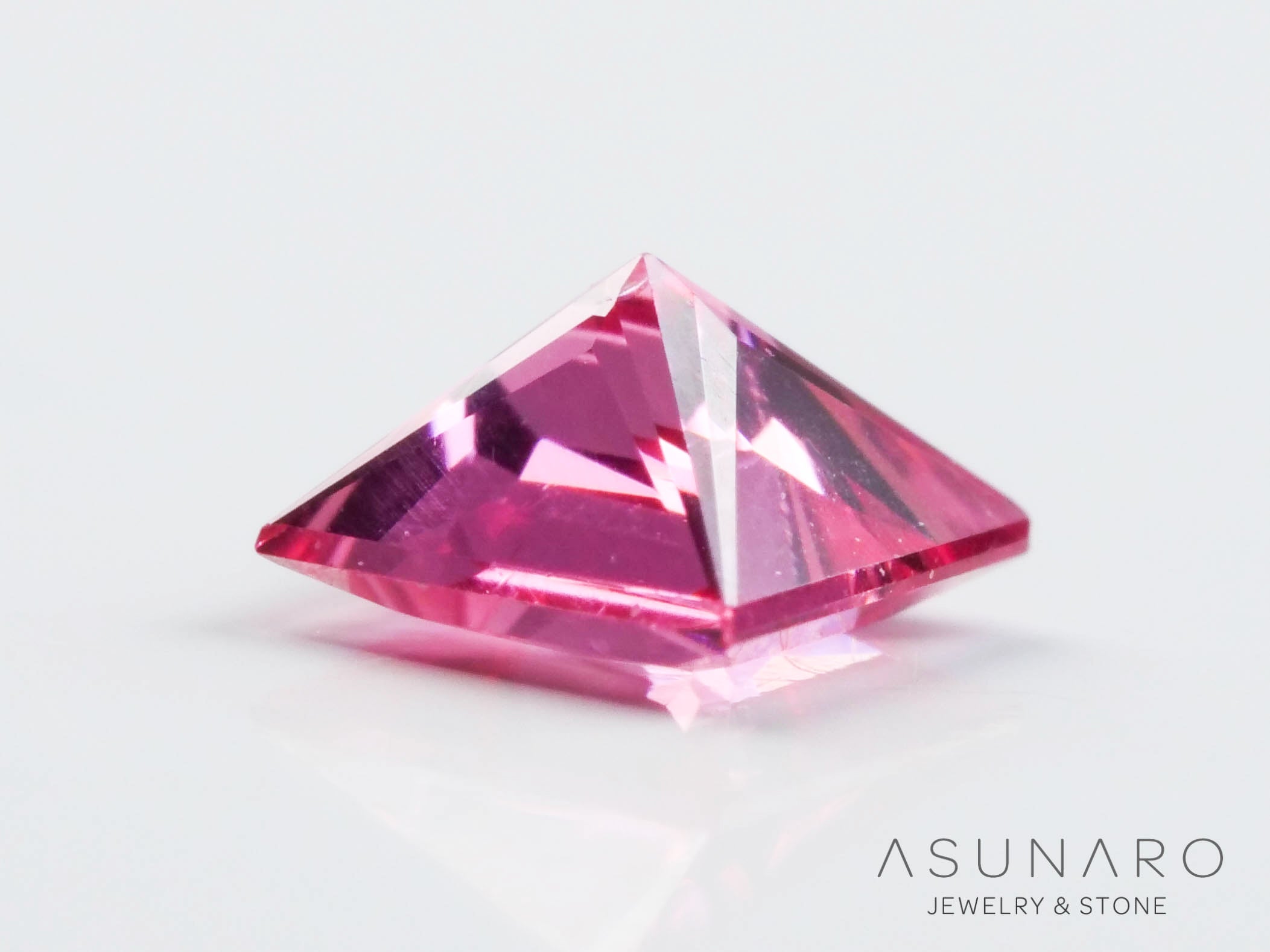 ピンクスピネル 　プリンセスカット　スリランカ産　0.16ct　【241026-2637】