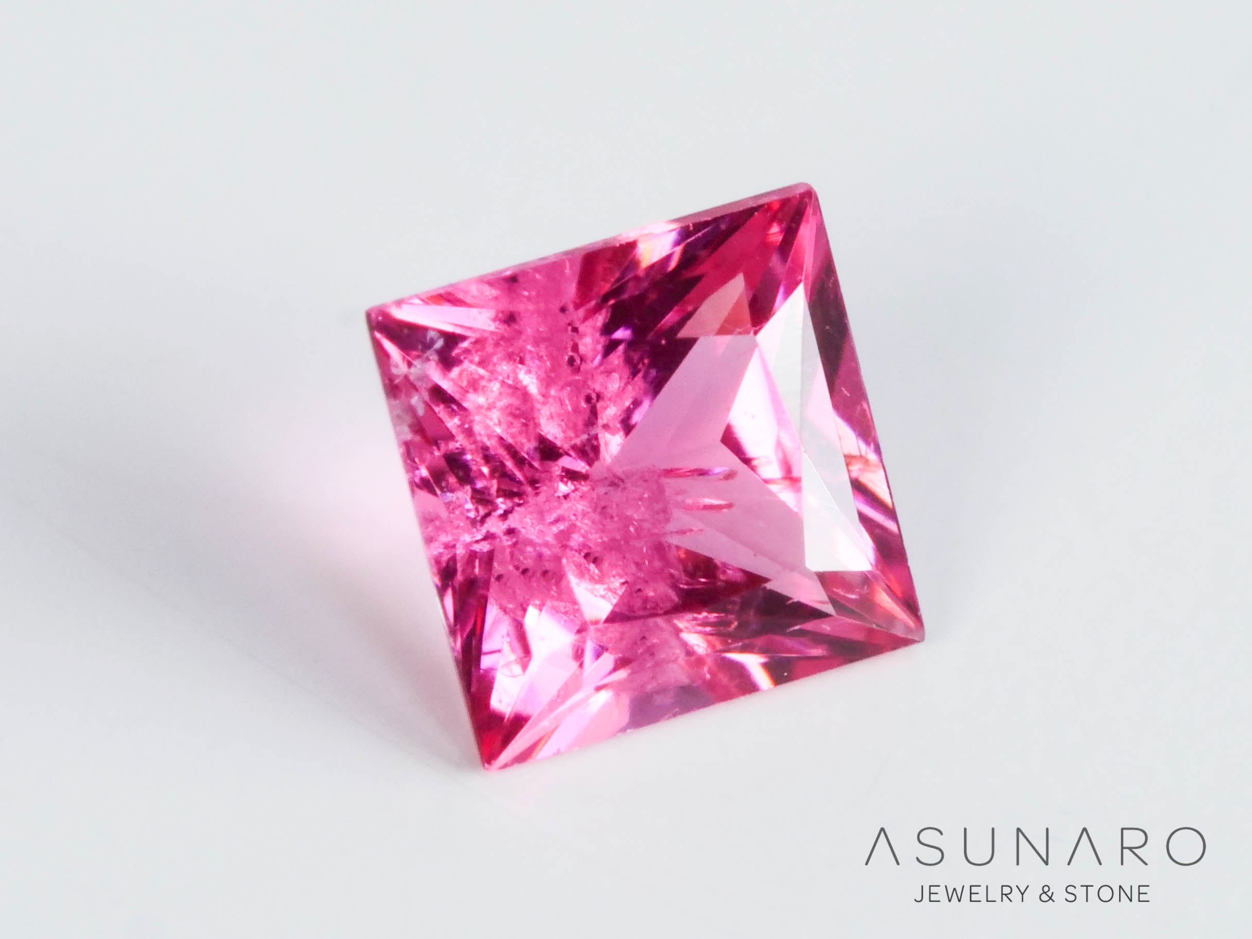 ピンクスピネル 　プリンセスカット　スリランカ産　0.17ct　【241026-2638】