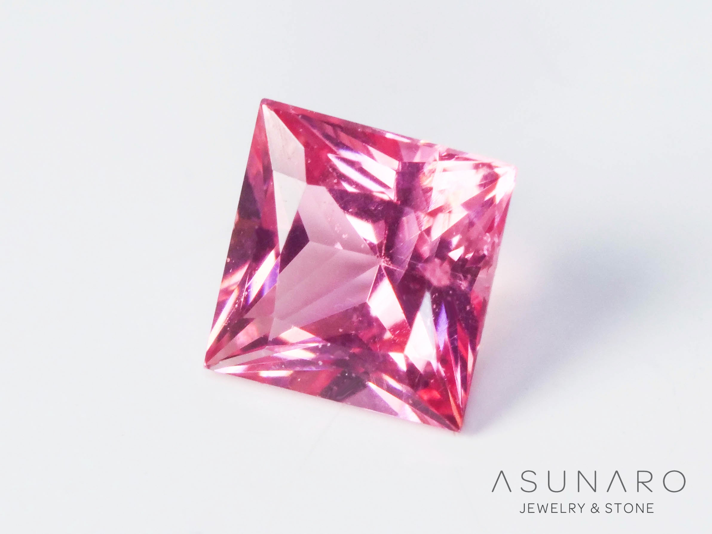 ピンクスピネル 　プリンセスカット　スリランカ産　0.16ct　【241026-2639】