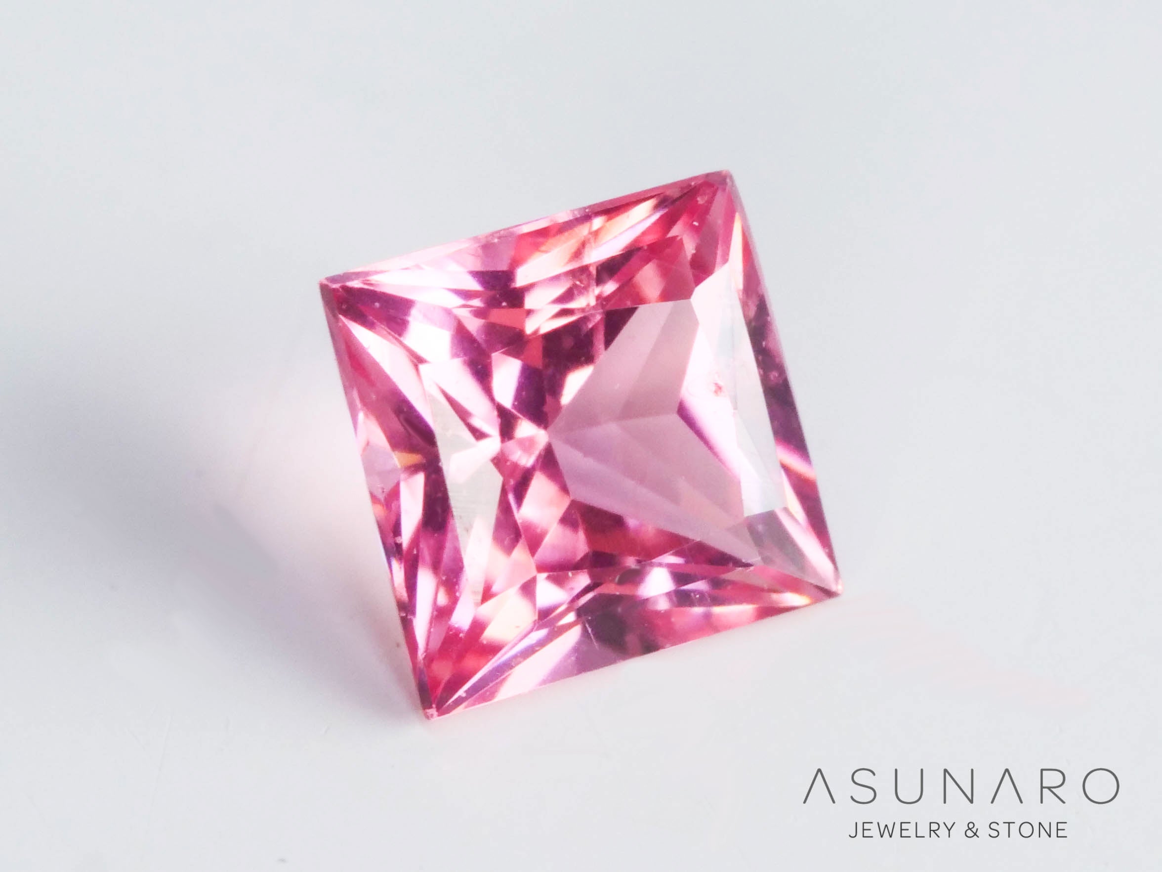 ピンクスピネル 　プリンセスカット　スリランカ産　0.16ct　【241026-2639】
