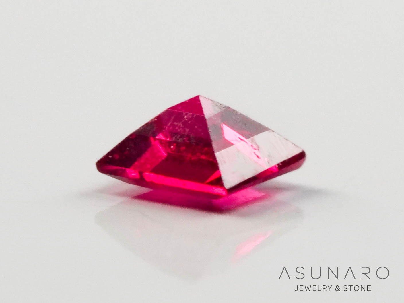 ピンクスピネル プリンセスカット スリランカ産 0.03ct 【241026-2641