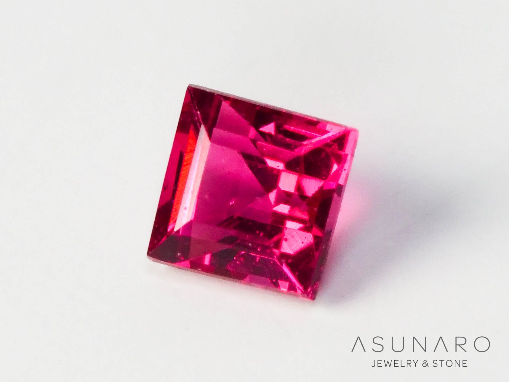 ピンクスピネル プリンセスカット スリランカ産 0.05ct 【241026-2642