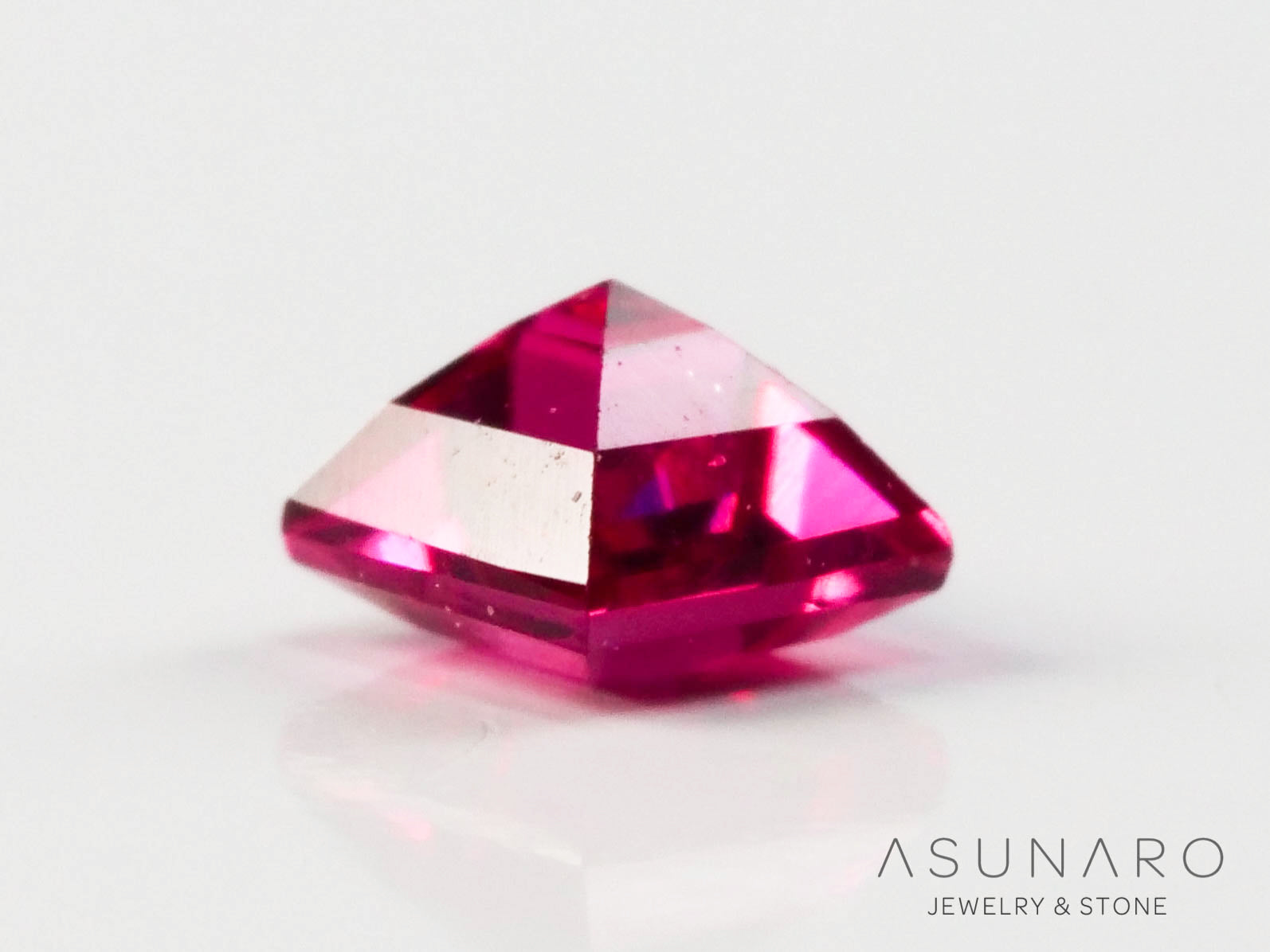 ピンクスピネル 　プリンセスカット　スリランカ産　0.05ct　【241026-2642】