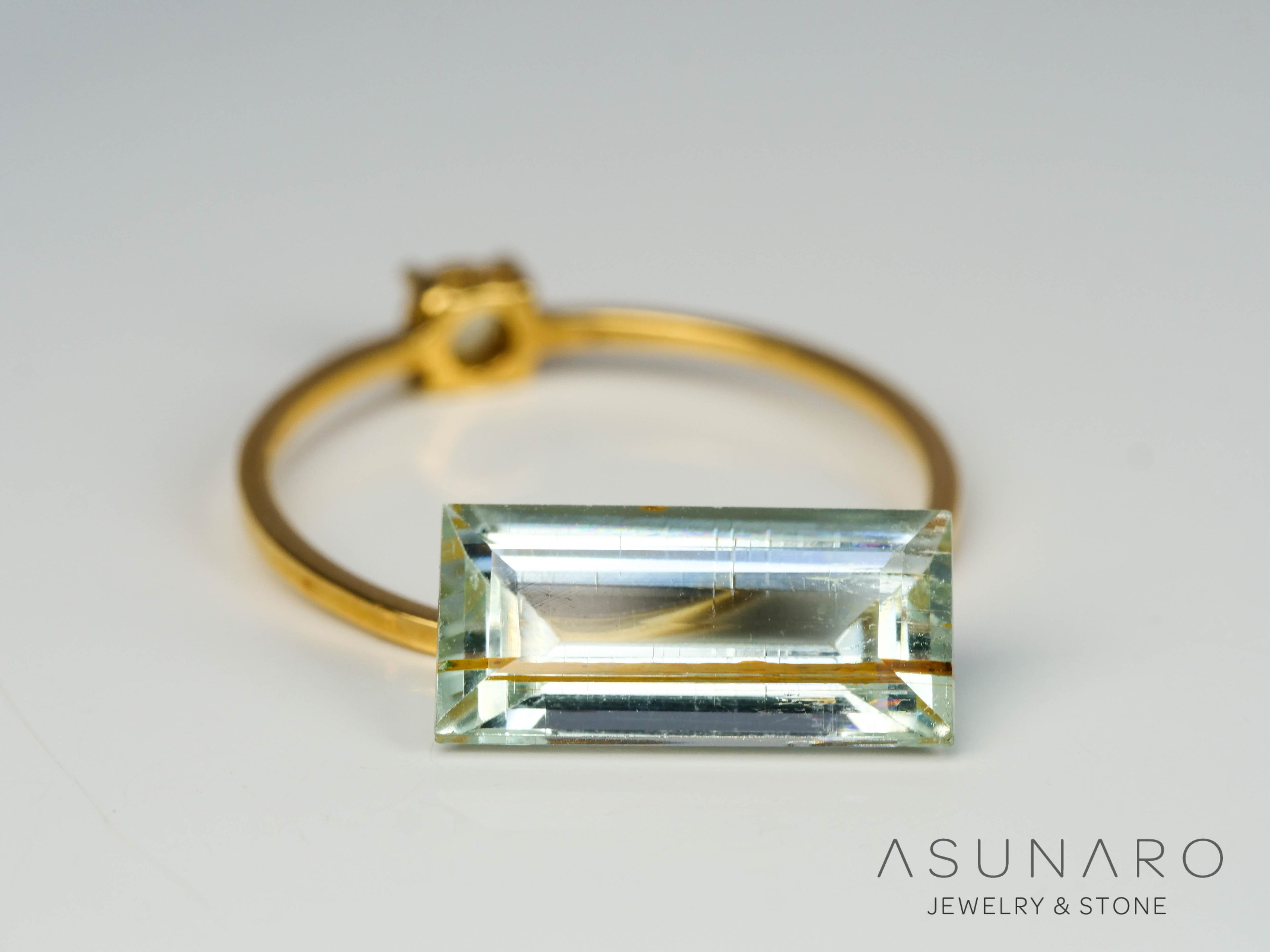 ルチル入り　アクアマリン　スクエアカット ブラジル産　2.32ct【241105-2645】