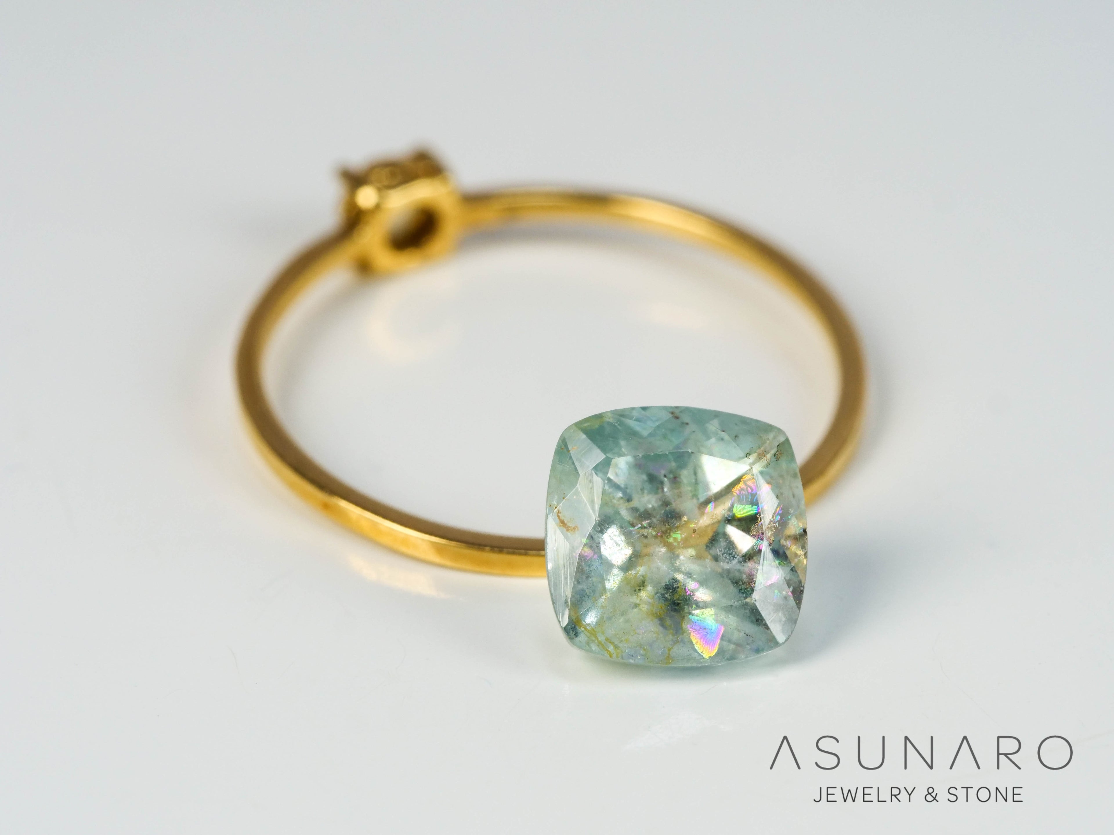 アクアマリン　クッションカット ブラジル産　0.94ct【241105-2648】