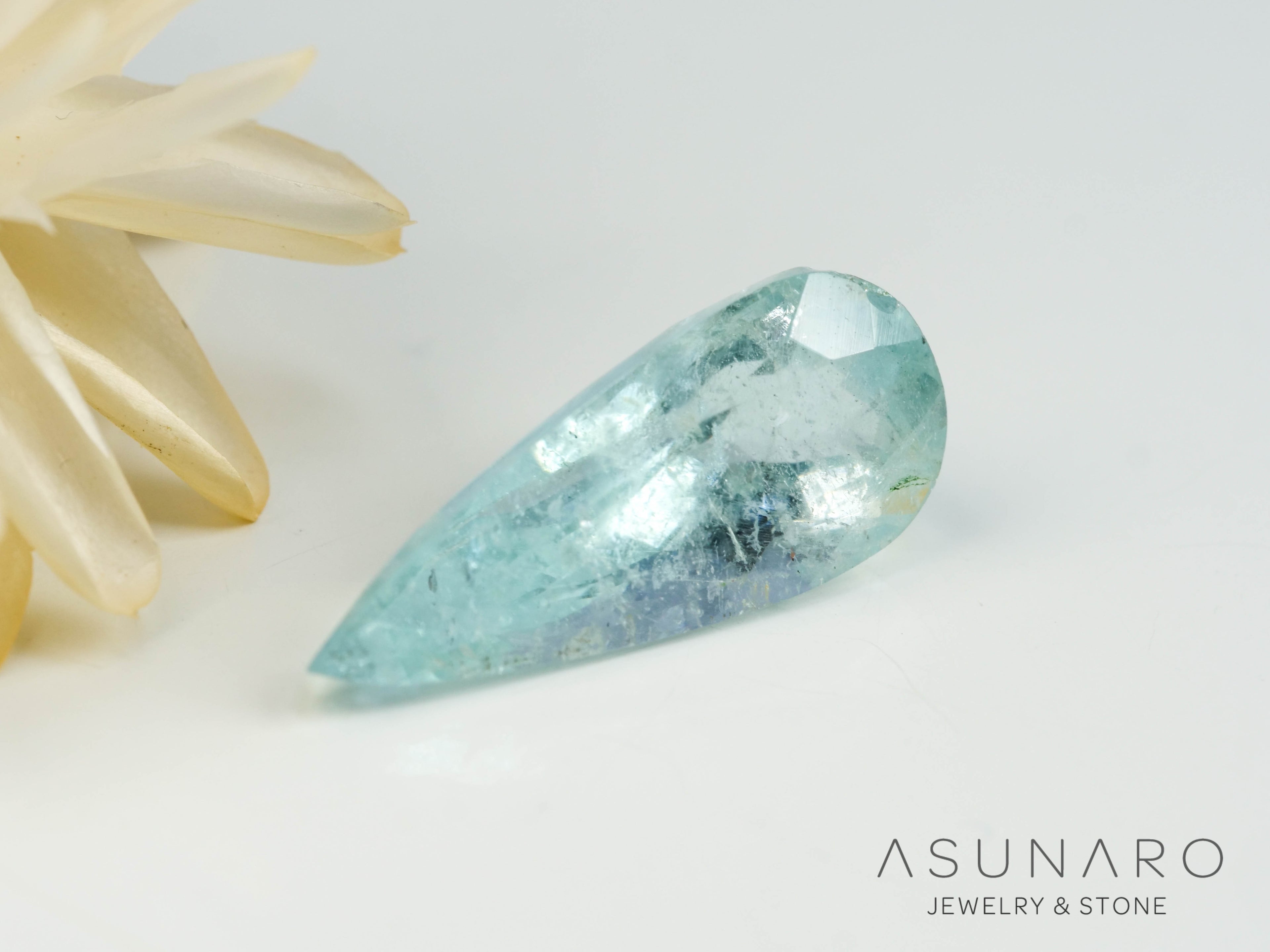 アクアマリン　ペアシェイプ ブラジル産　1.65ct【241105-2653】