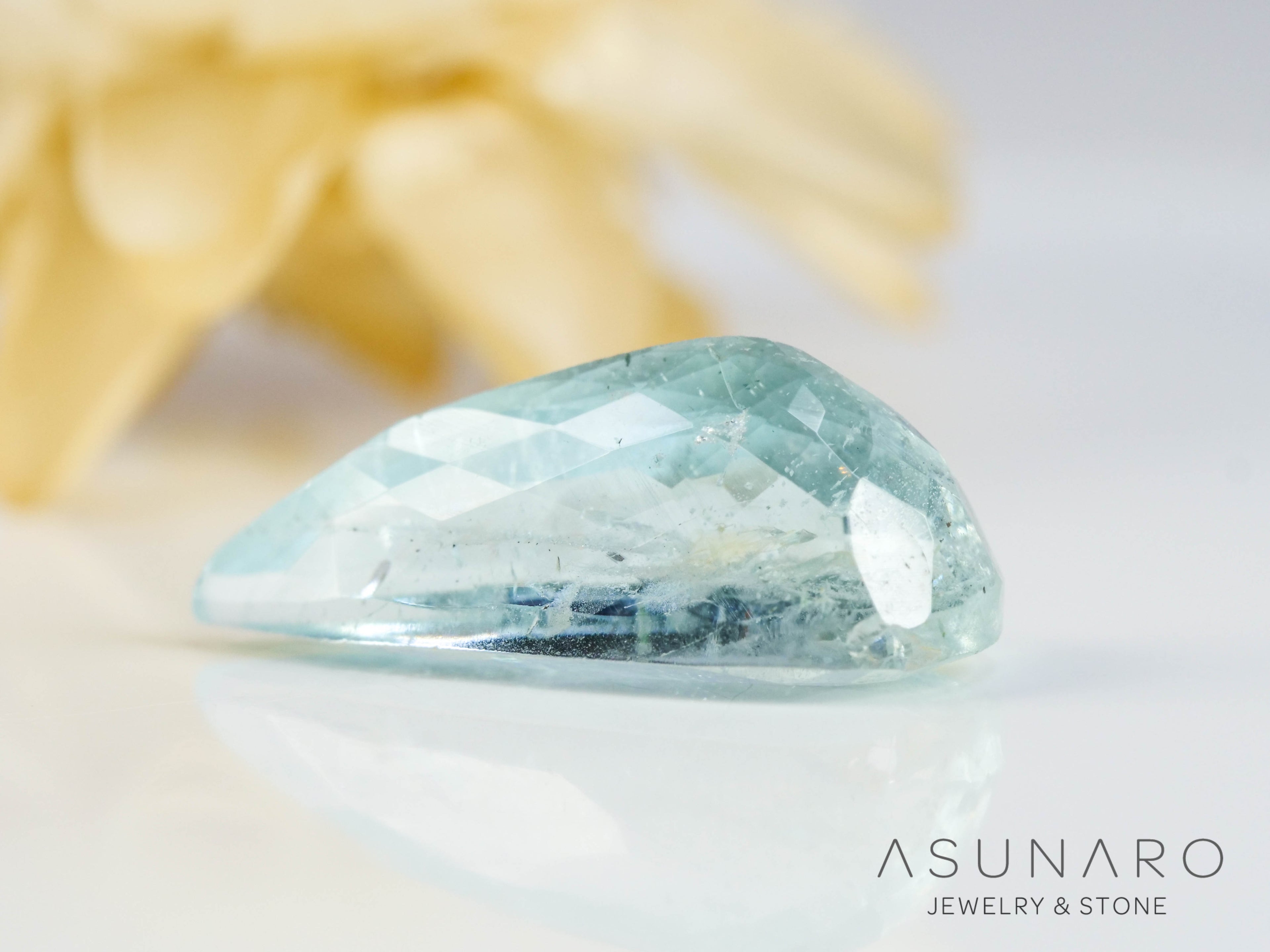 アクアマリン　ペアシェイプ ブラジル産　1.65ct【241105-2653】