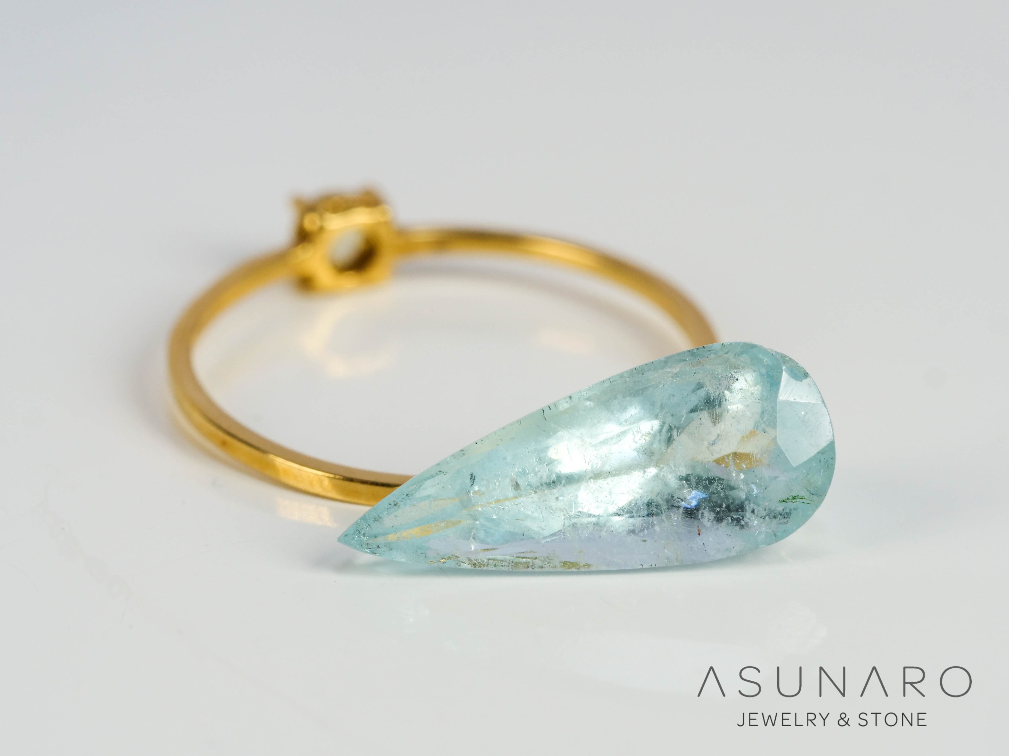 アクアマリン　ペアシェイプ ブラジル産　1.65ct【241105-2653】