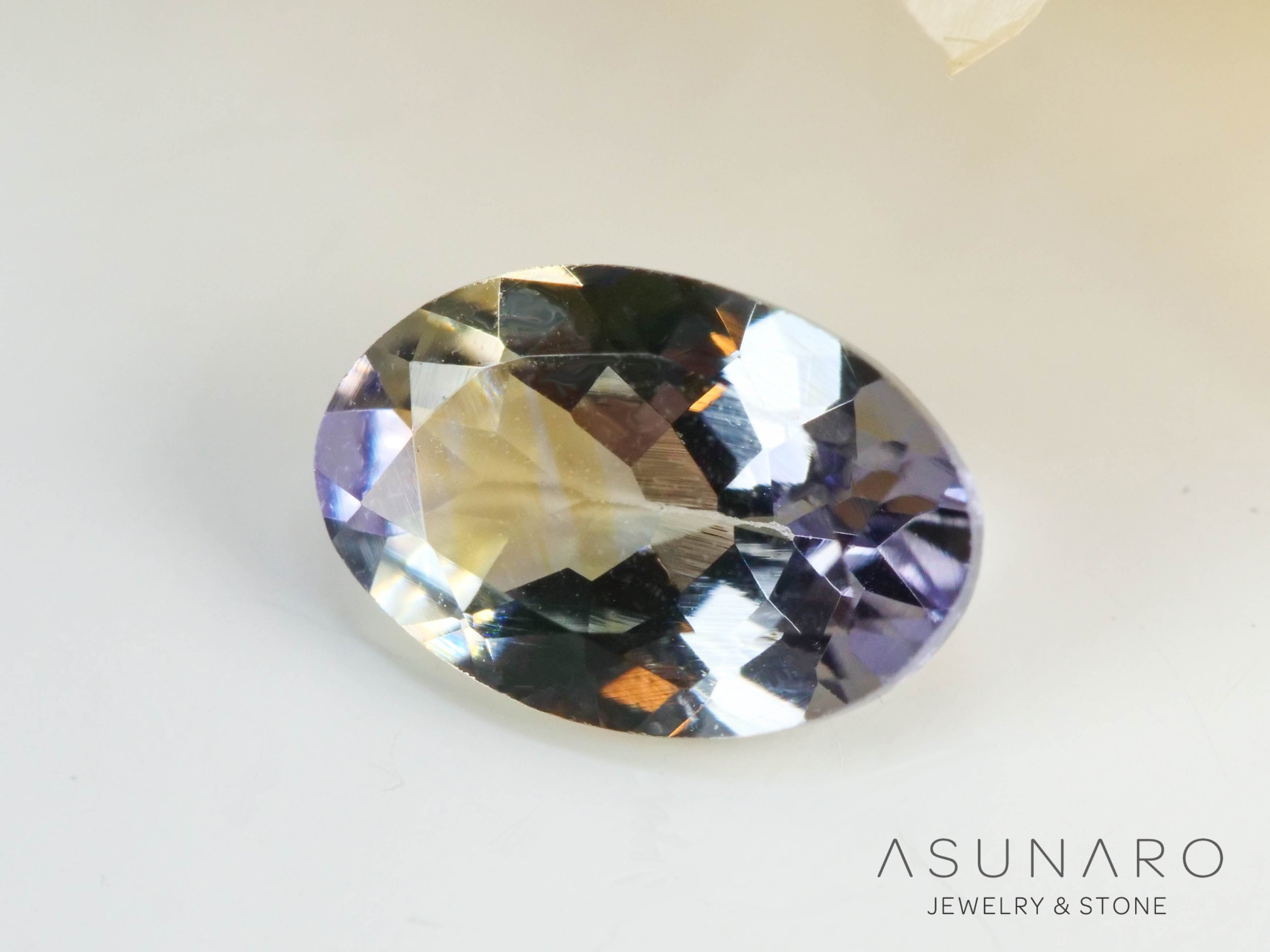 バイカラーゾイサイト（タンザナイト）  オーバルカット　タンザニア産　0.47ct【241122-2612】