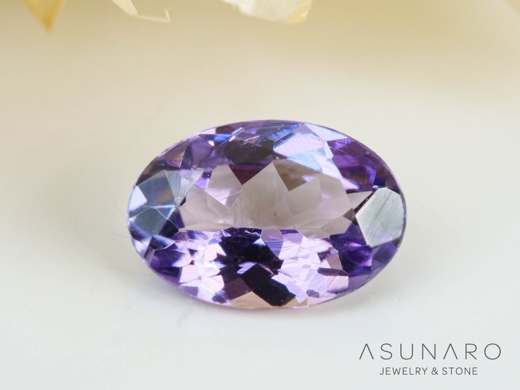 バイカラーゾイサイト（タンザナイト）  オーバルカット　タンザニア産　0.38ct【241122-2613】