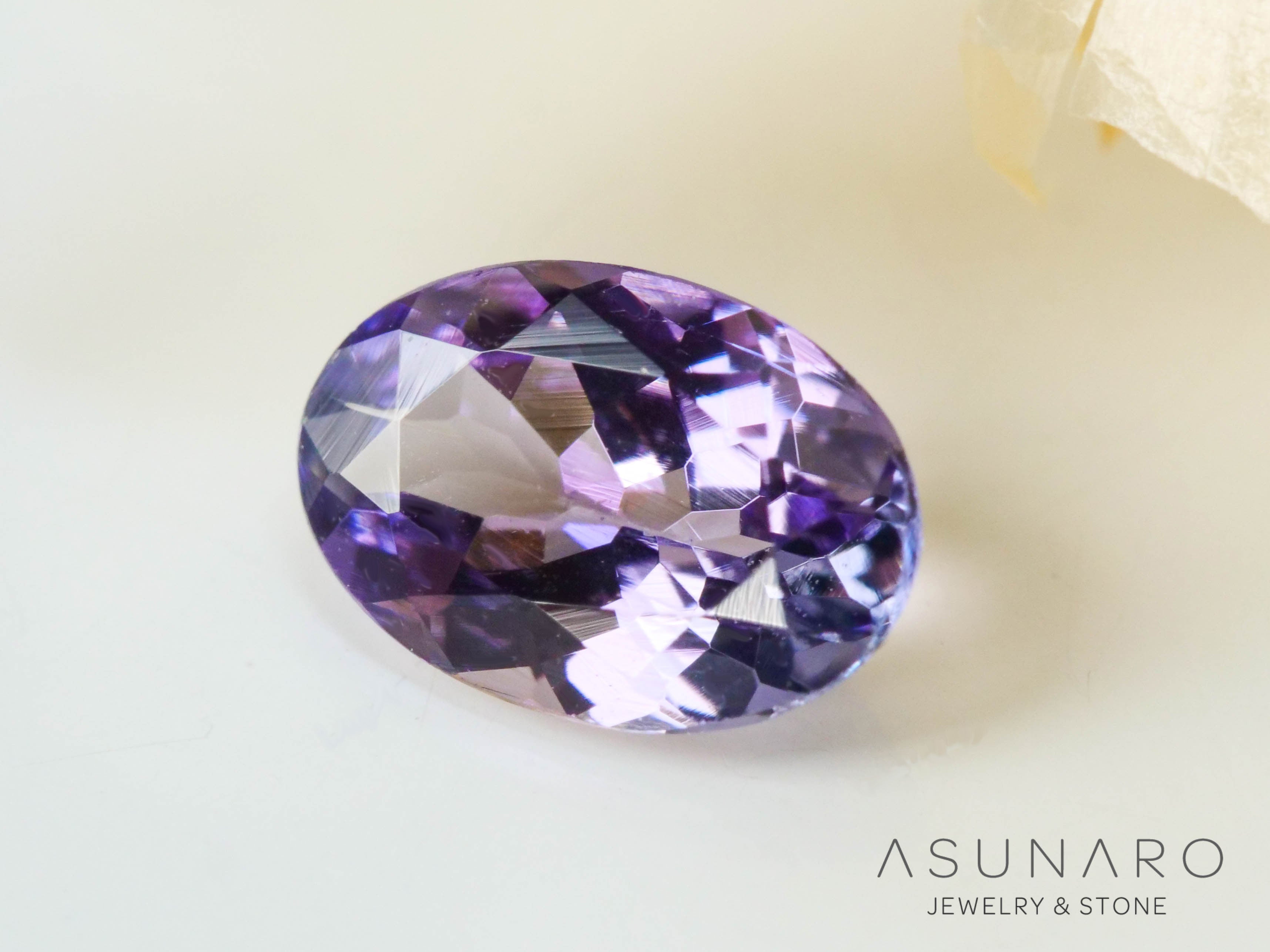 バイカラーゾイサイト（タンザナイト）  オーバルカット　タンザニア産　0.38ct【241122-2613】