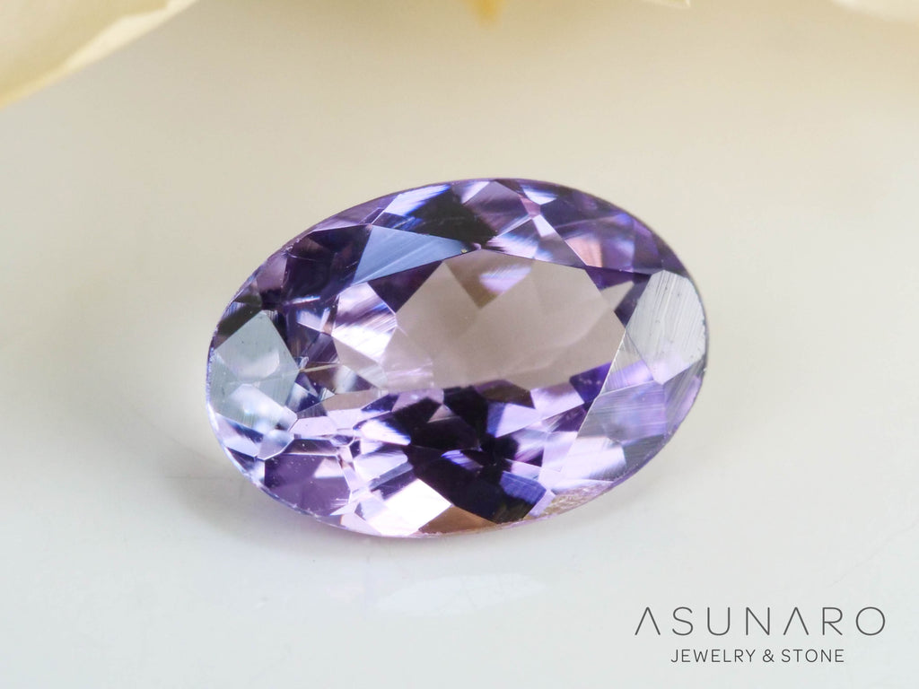 バイカラーゾイサイト（タンザナイト）  オーバルカット　タンザニア産　0.38ct【241122-2613】