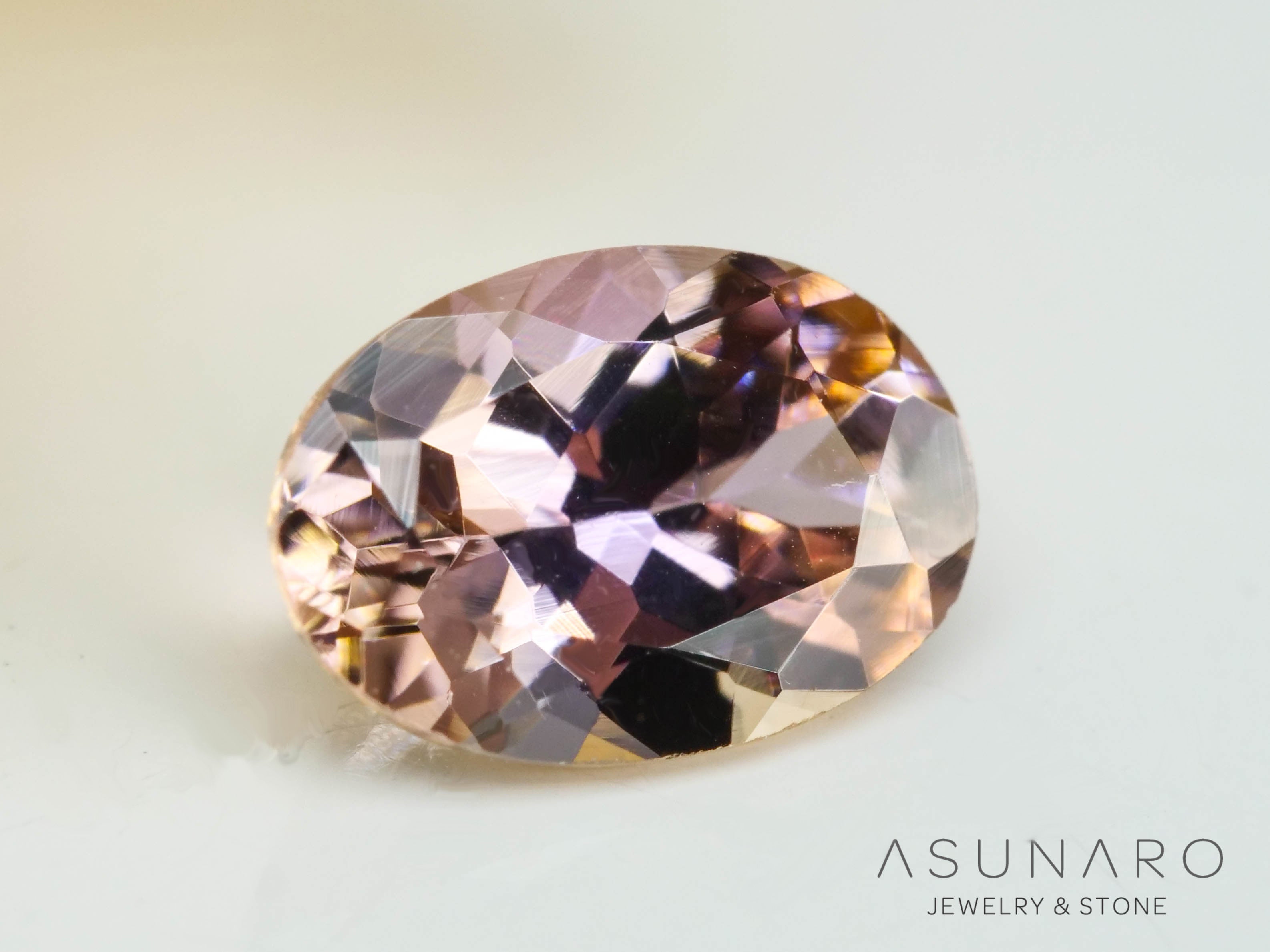 バイカラーゾイサイト（タンザナイト）  オーバルカット　タンザニア産　0.47ct【241122-2614】