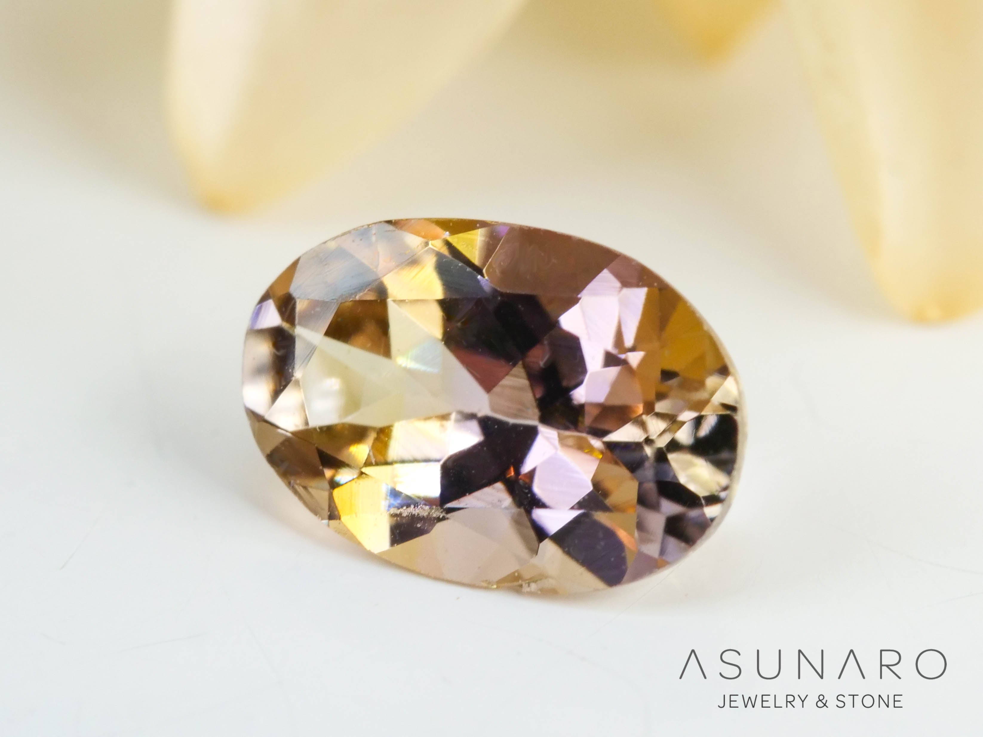 バイカラーゾイサイト（タンザナイト）  オーバルカット　タンザニア産　0.39ct【241122-2615】