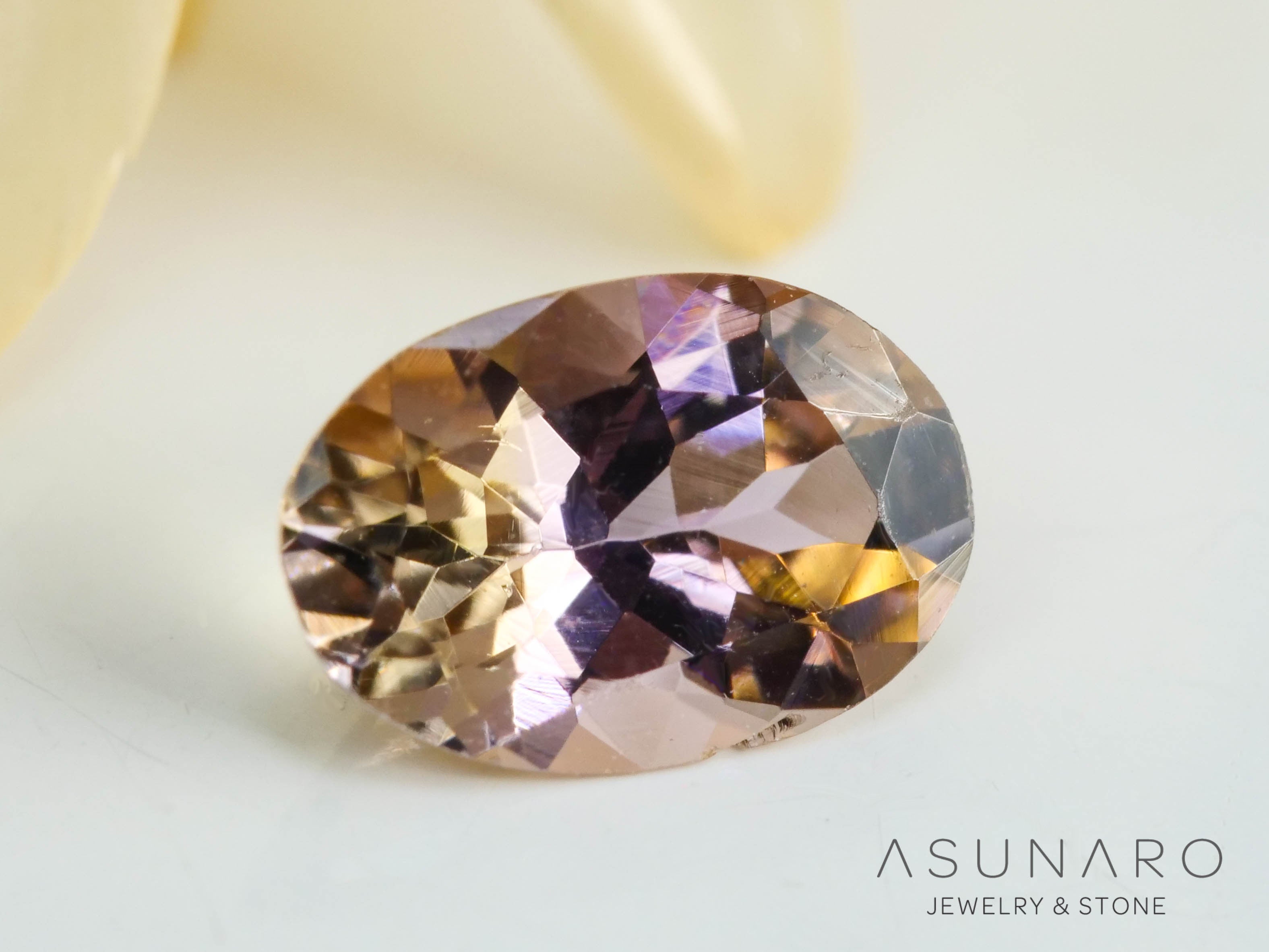 バイカラーゾイサイト（タンザナイト）  オーバルカット　タンザニア産　0.39ct【241122-2615】