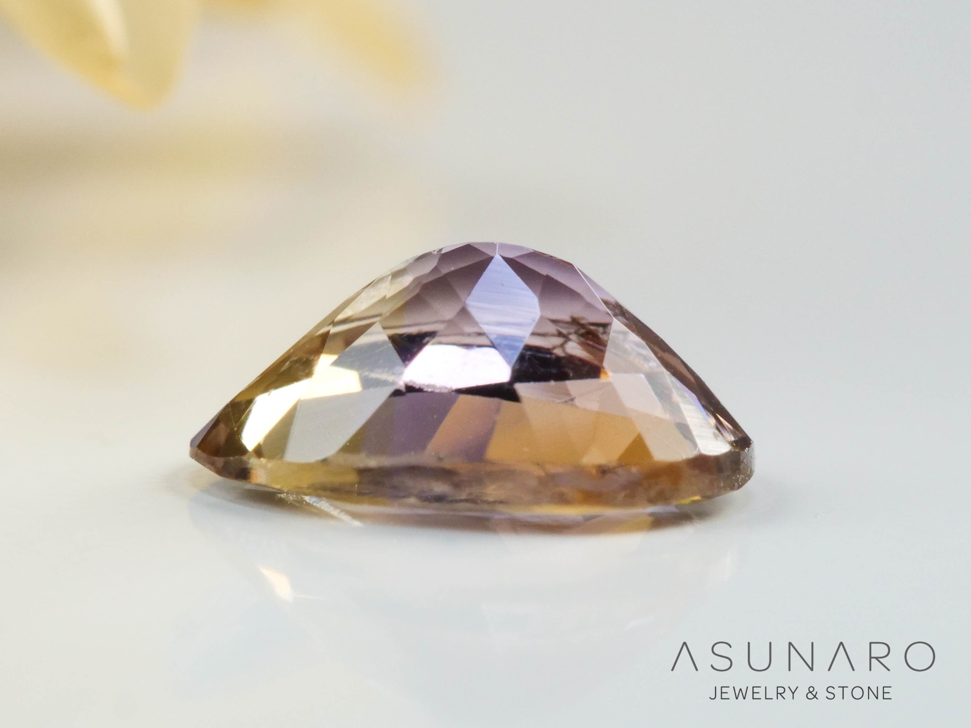 バイカラーゾイサイト（タンザナイト）  オーバルカット　タンザニア産　0.39ct【241122-2615】