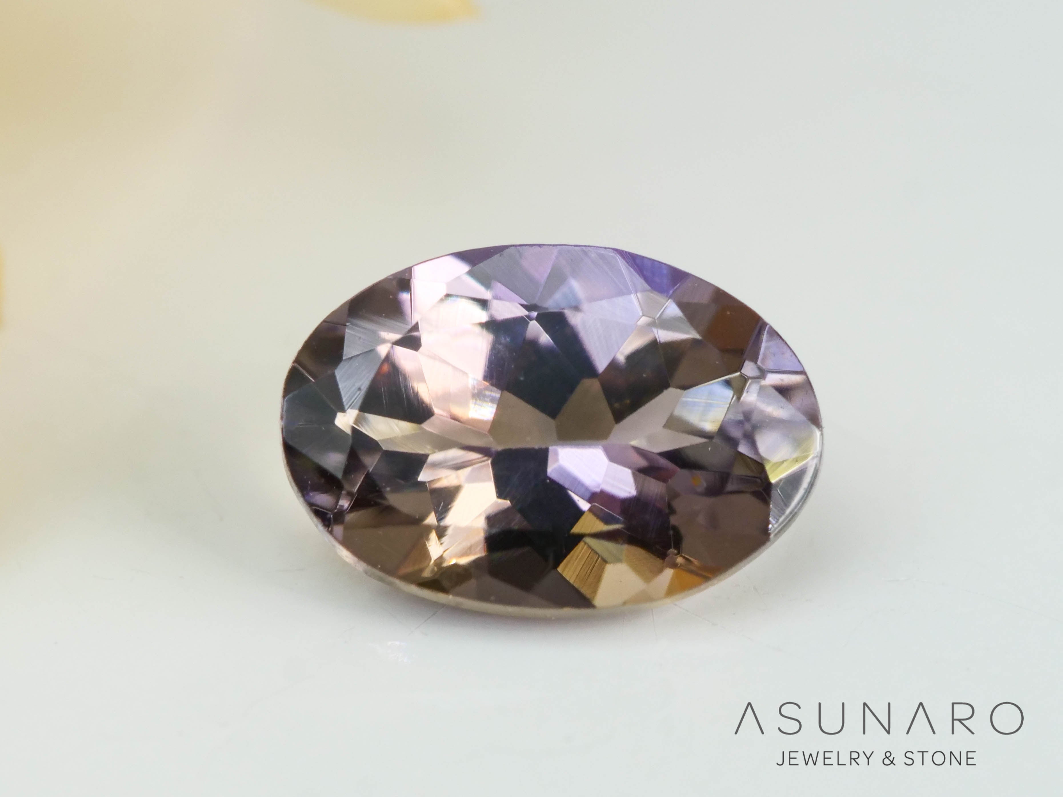 バイカラーゾイサイト（タンザナイト）  オーバルカット　タンザニア産　0.55ct【241122-2616】