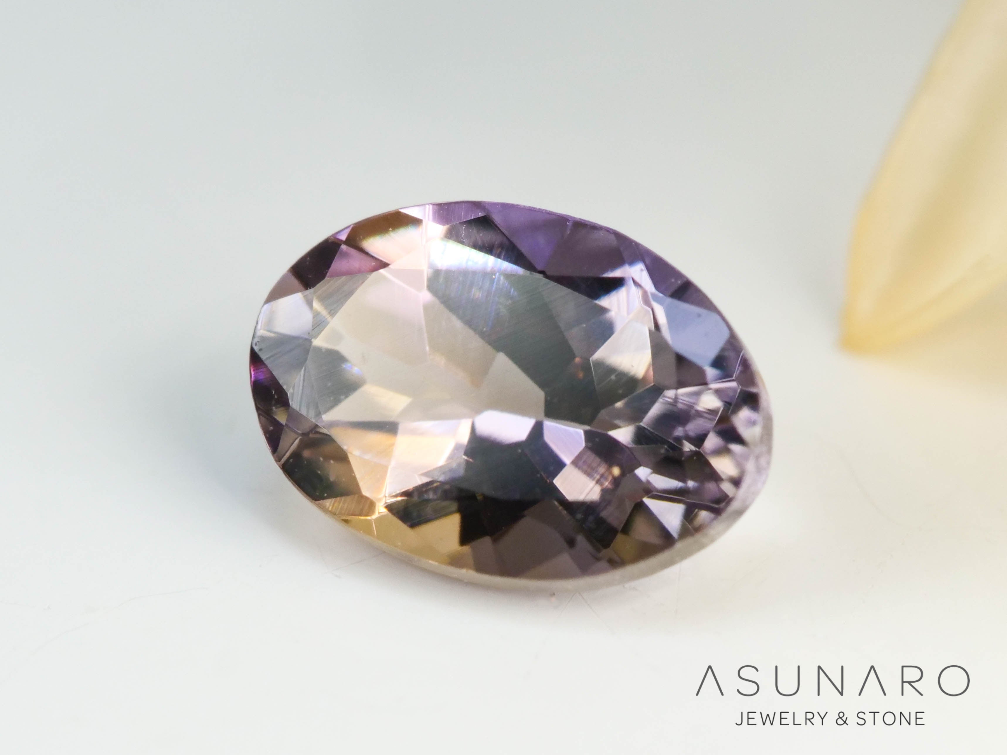 バイカラーゾイサイト（タンザナイト）  オーバルカット　タンザニア産　0.55ct【241122-2616】