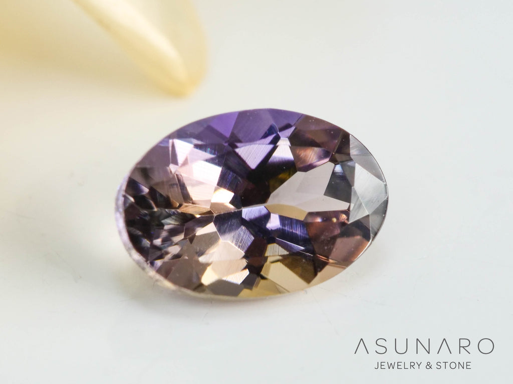 バイカラーゾイサイト（タンザナイト）  オーバルカット　タンザニア産　0.55ct【241122-2616】