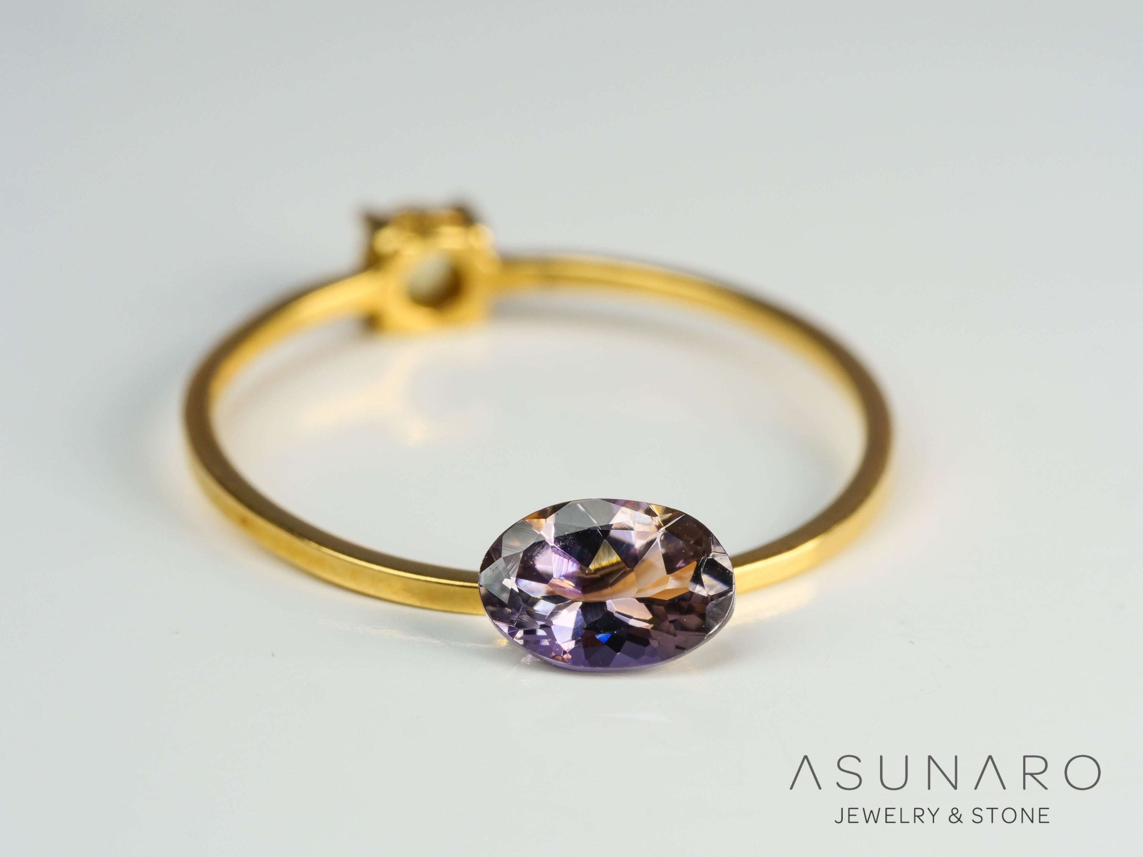 バイカラーゾイサイト（タンザナイト）  オーバルカット　タンザニア産　0.55ct【241122-2616】