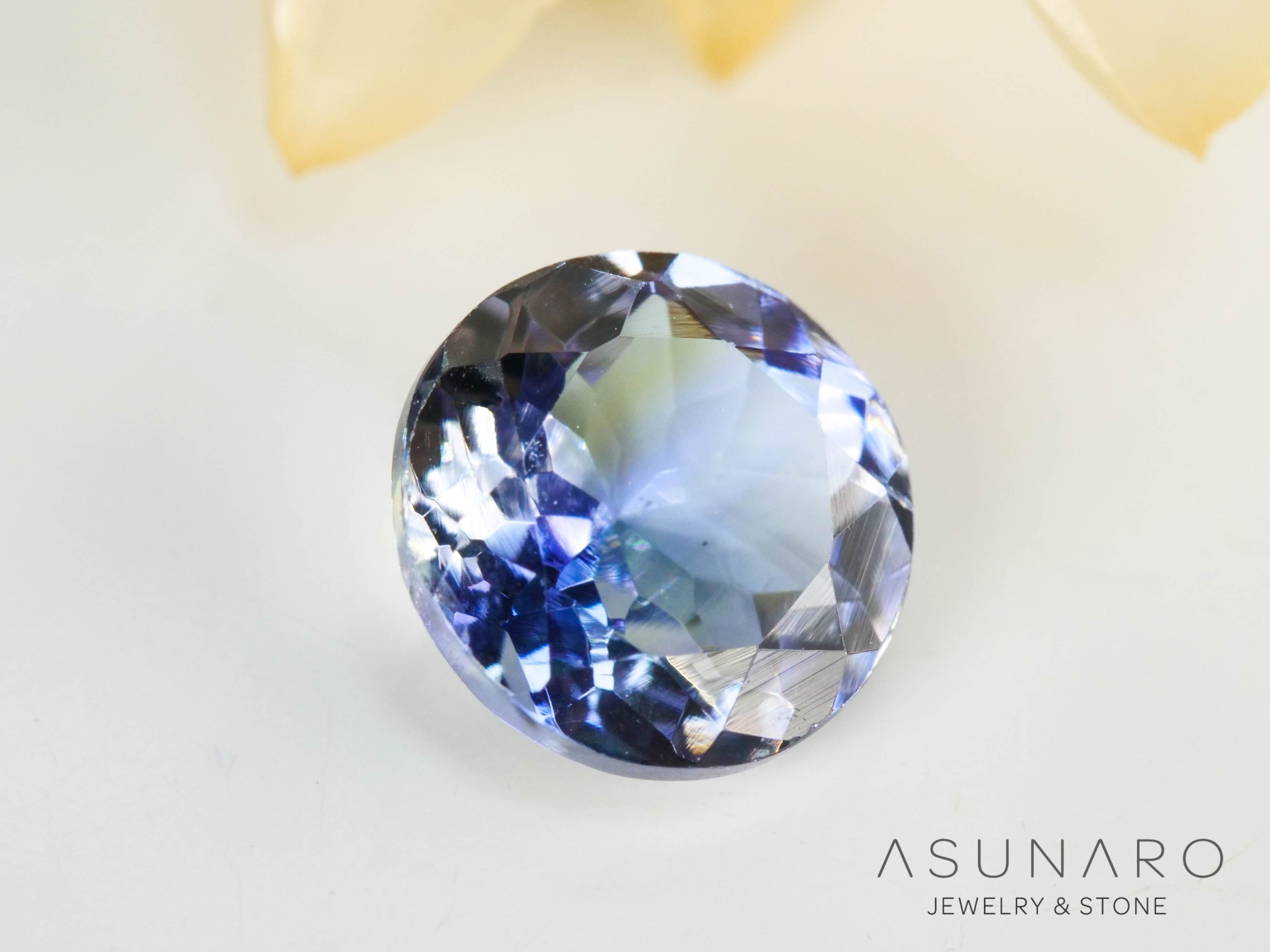 バイカラーゾイサイト（タンザナイト）  ラウンドカット　タンザニア産　0.87ct【241122-2620】