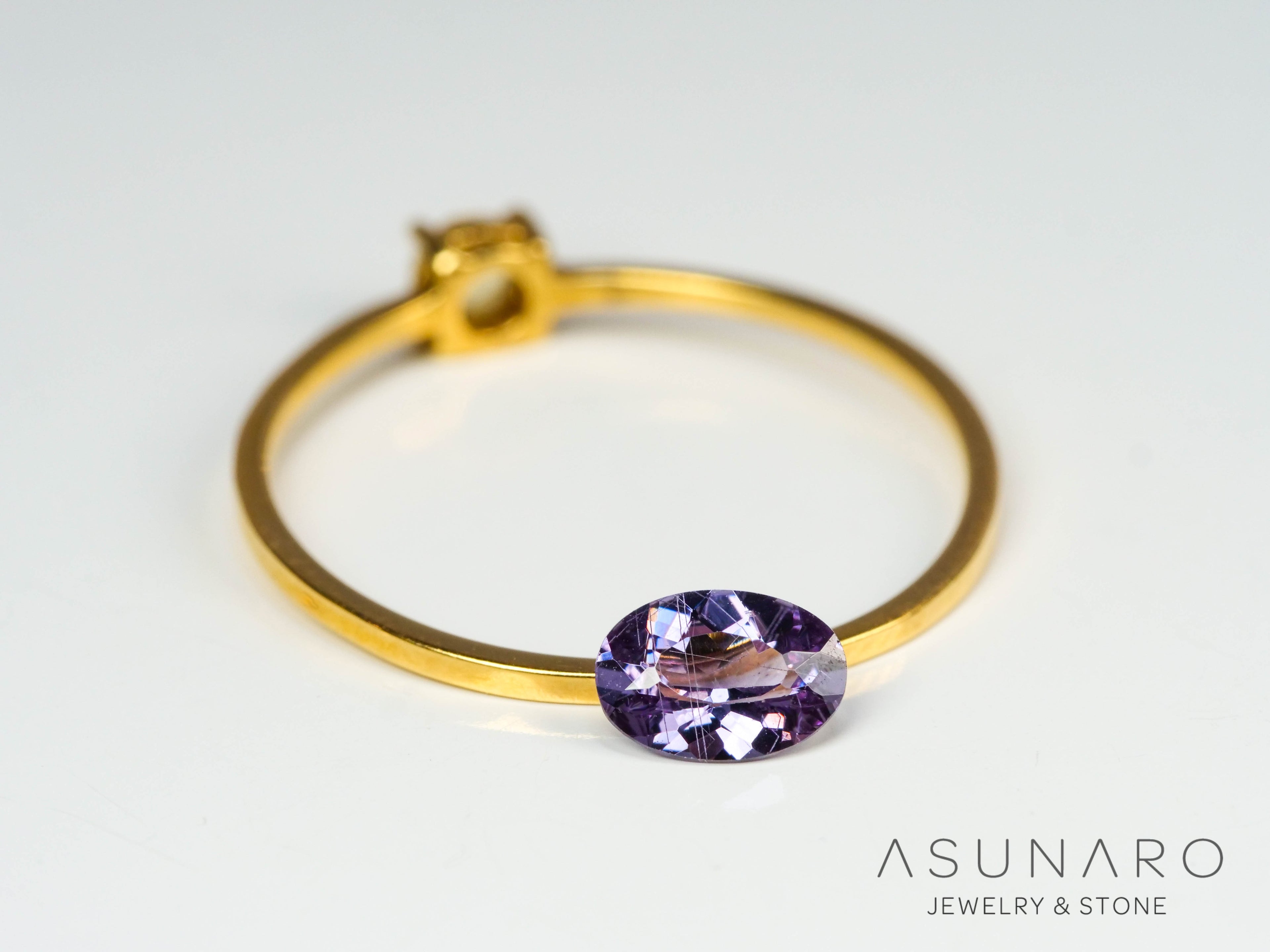 ベキリーブルーガーネット　オーバルカット　 マダガスカル産　0.43ct【250117-2657】