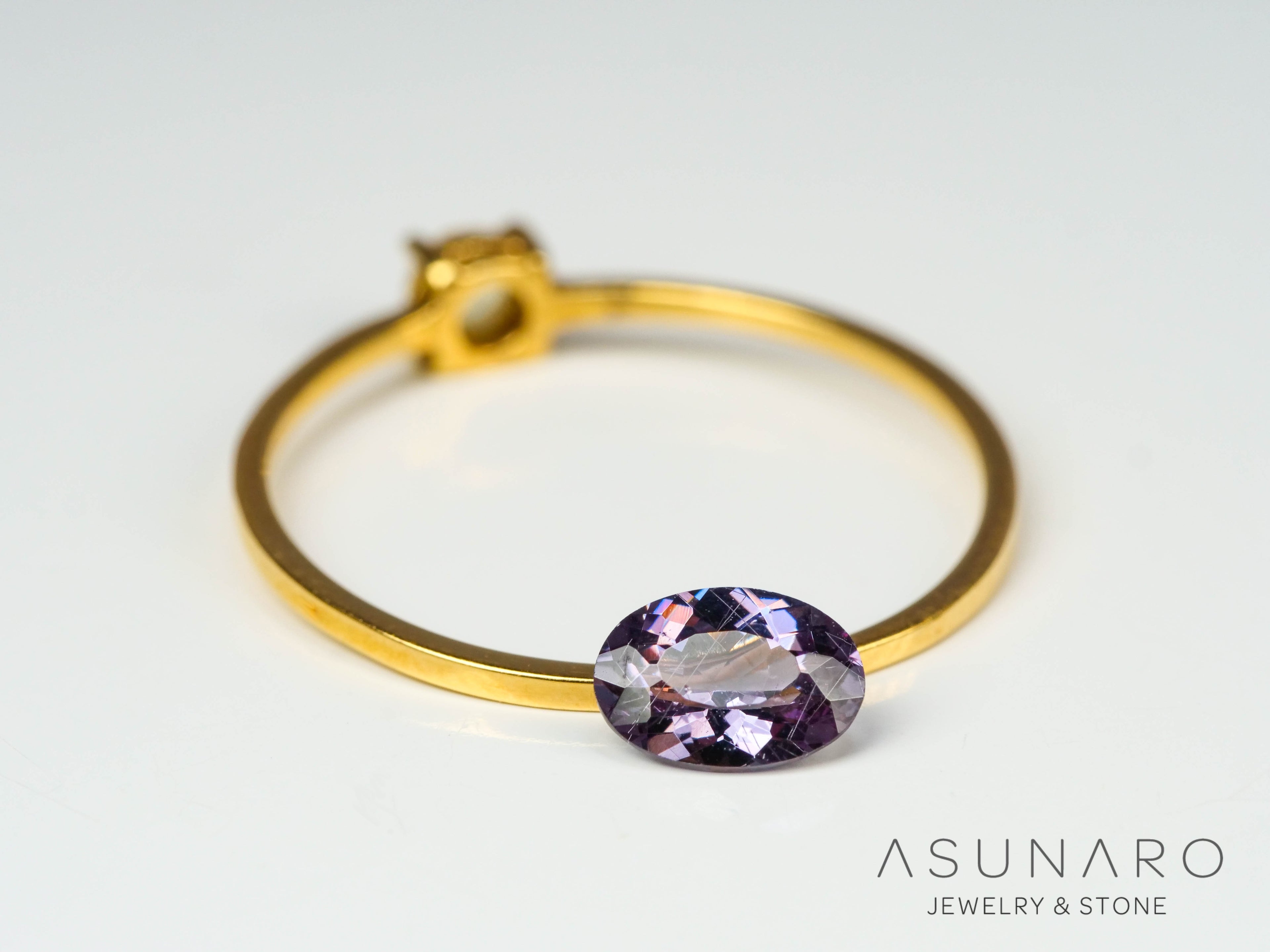 ベキリーブルーガーネット　オーバルカット　 マダガスカル産　0.51ct【250117-2658】