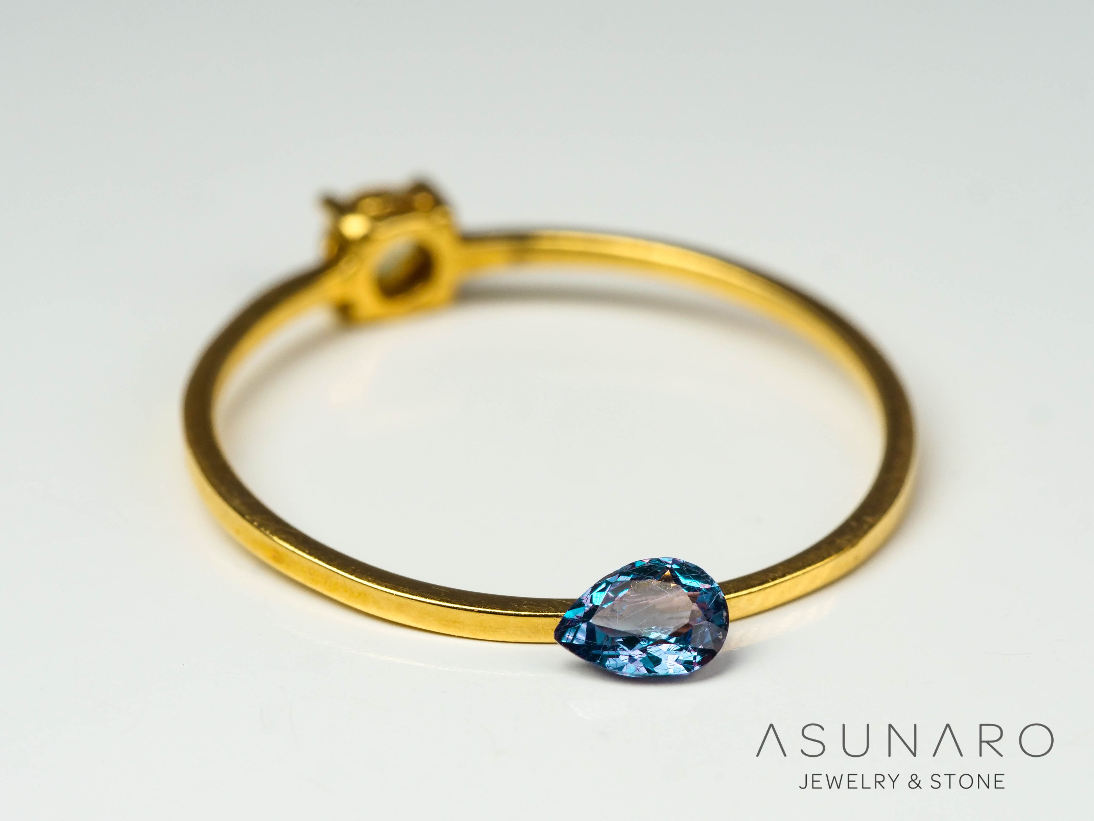 ベキリーブルーガーネット　ペアシェイプ　 マダガスカル産　0.17ct【250117-2660】