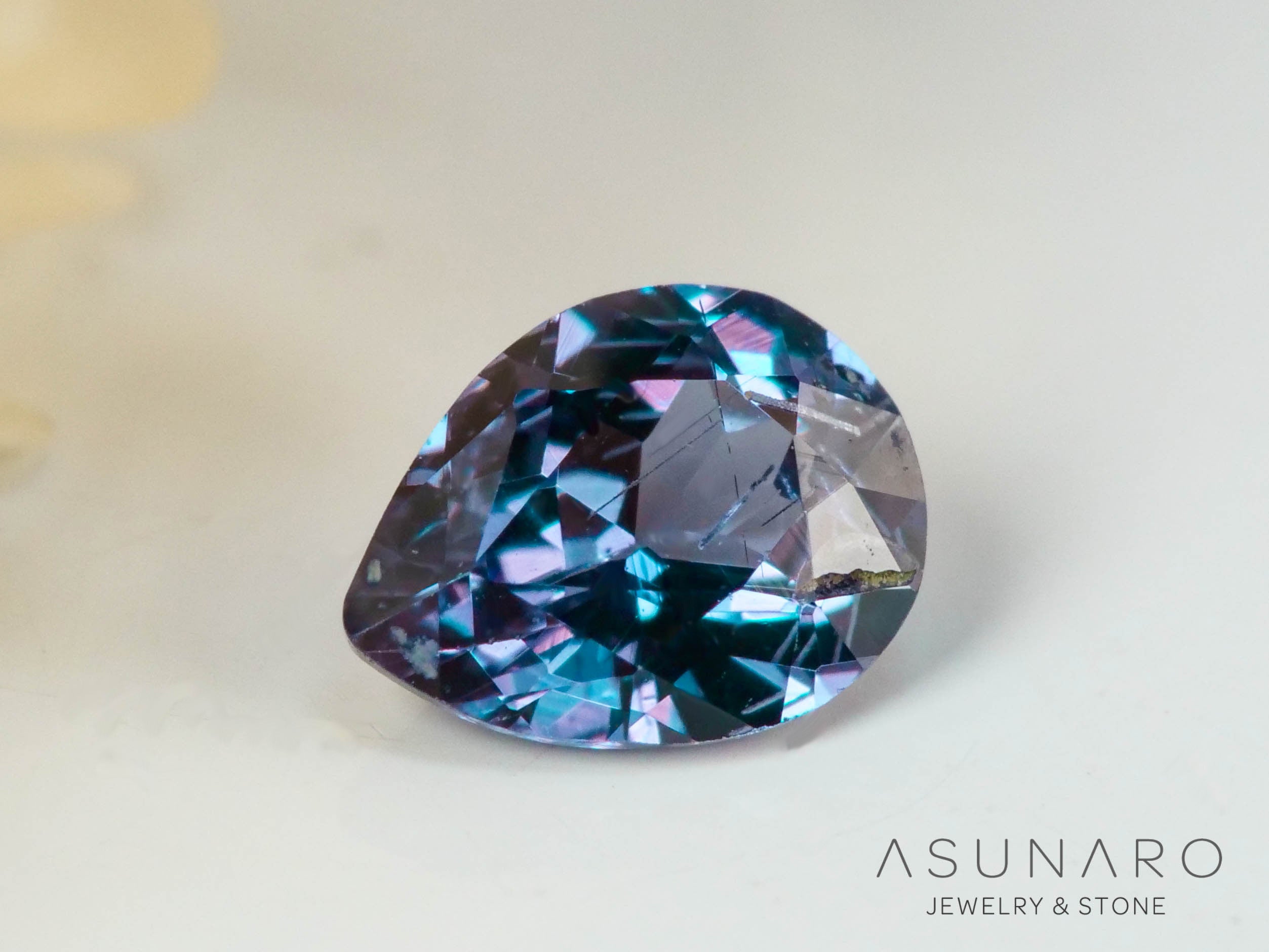 ベキリーブルーガーネット　ペアシェイプ　 マダガスカル産　0.16ct【250117-2661】