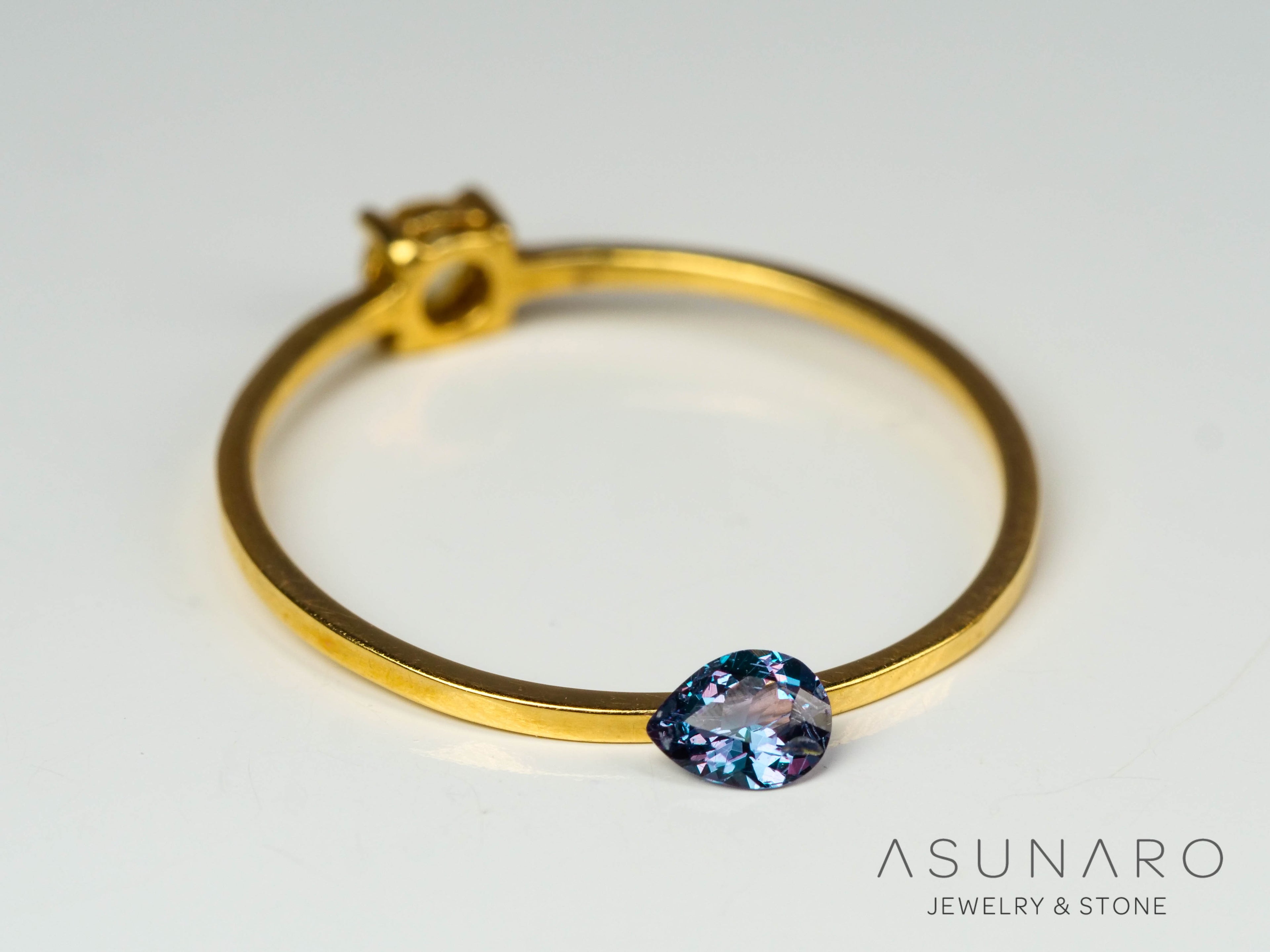 ベキリーブルーガーネット　ペアシェイプ　 マダガスカル産　0.16ct【250117-2661】