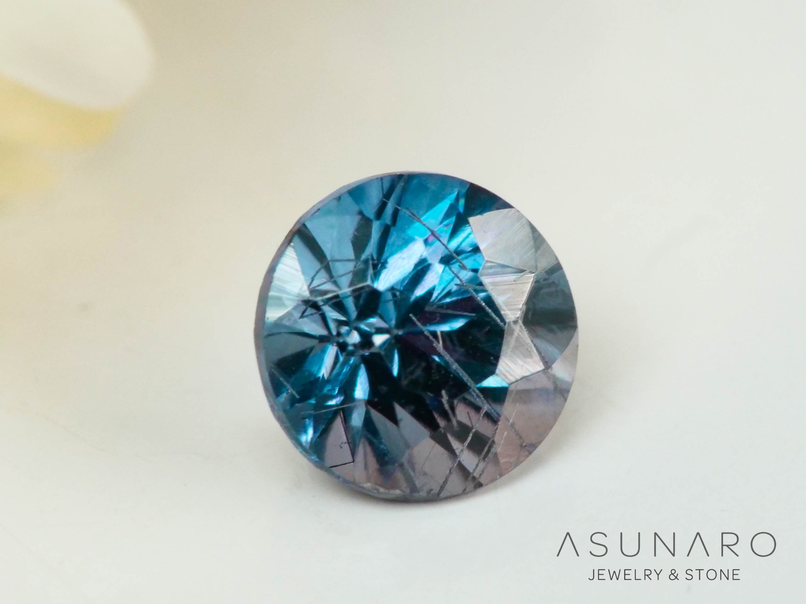 ベキリーブルーガーネット　ラウンドカット　 マダガスカル産　0.20ct【250117-2667】