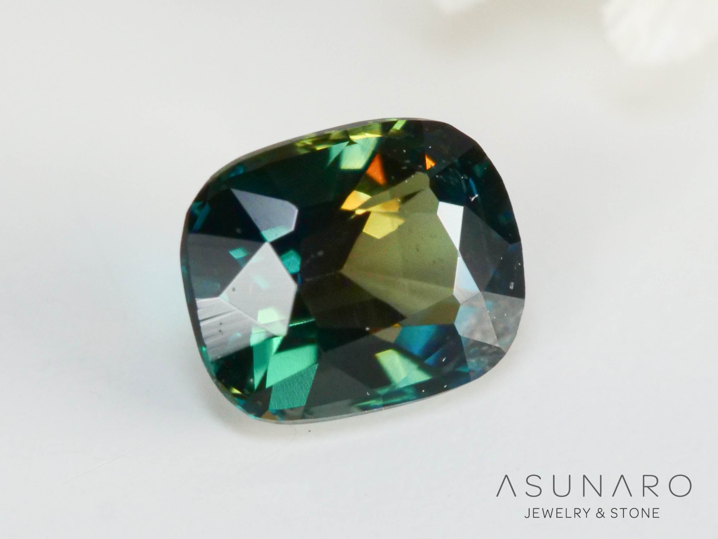 バイカラーラズライト　クッションカット　パキスタン産　0.33ct【241111-2696】