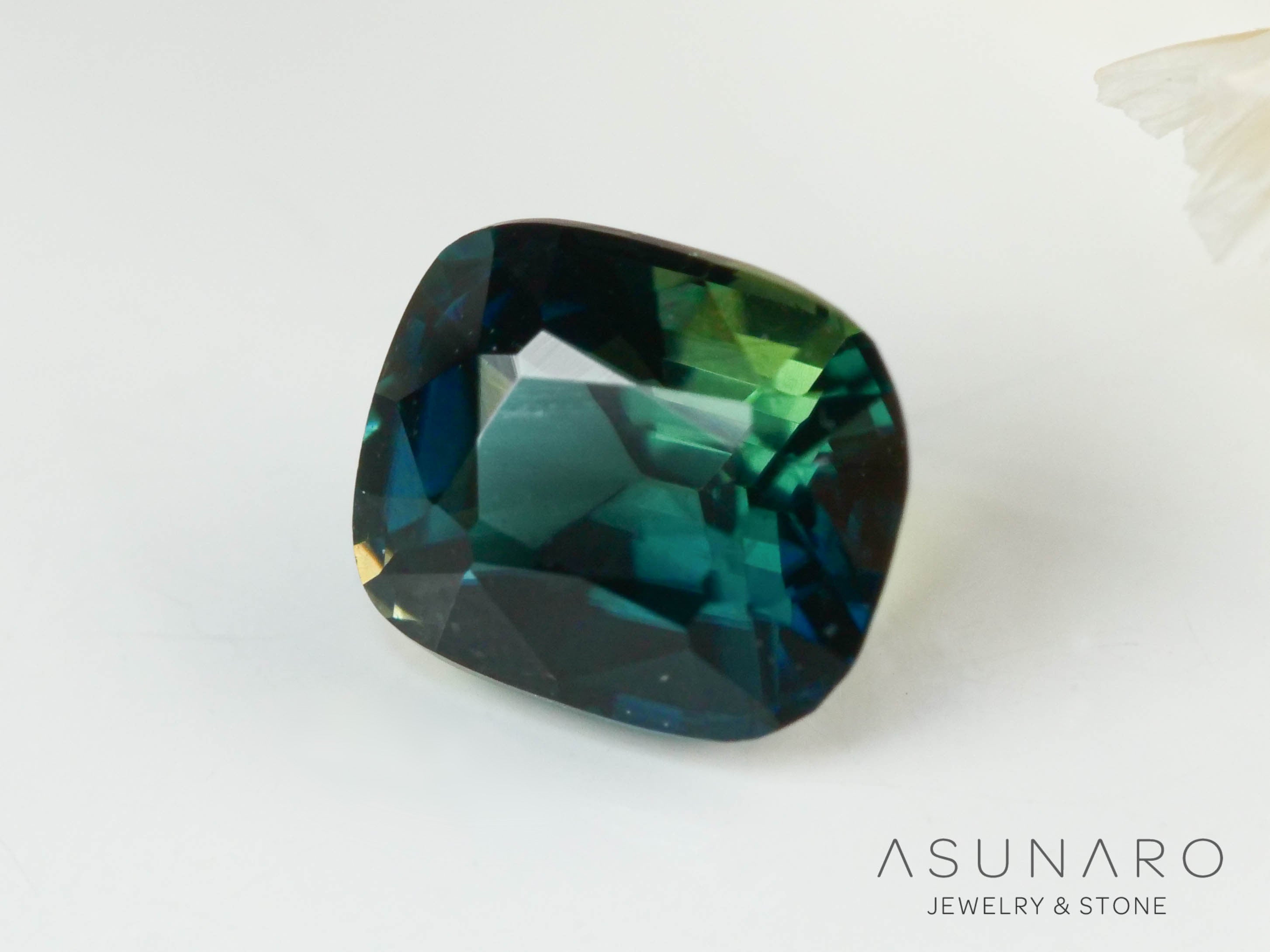 バイカラーラズライト　クッションカット　パキスタン産　0.33ct【241111-2696】