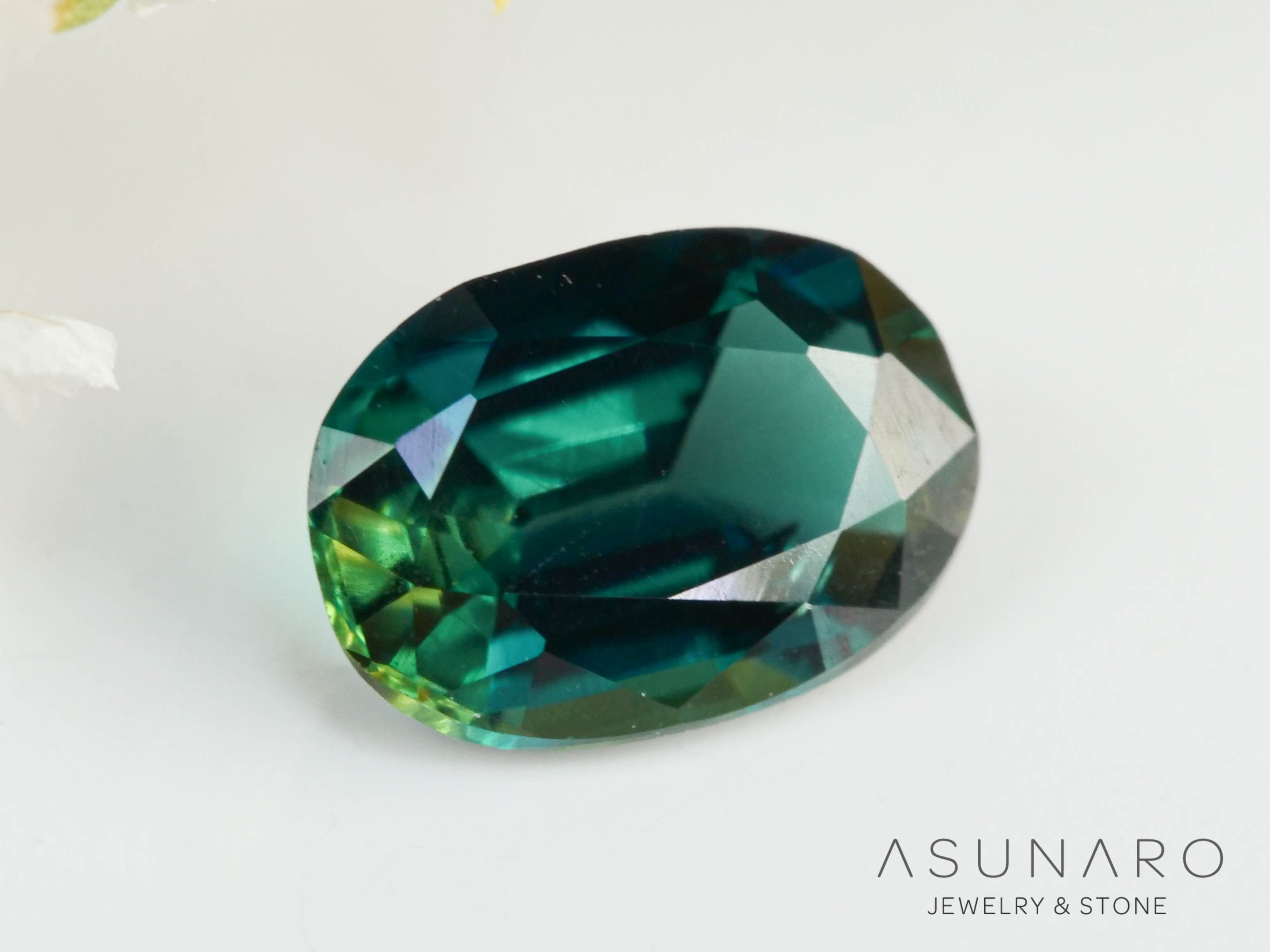 バイカラーラズライト　オーバルカット　パキスタン産　0.38ct【241111-2697】