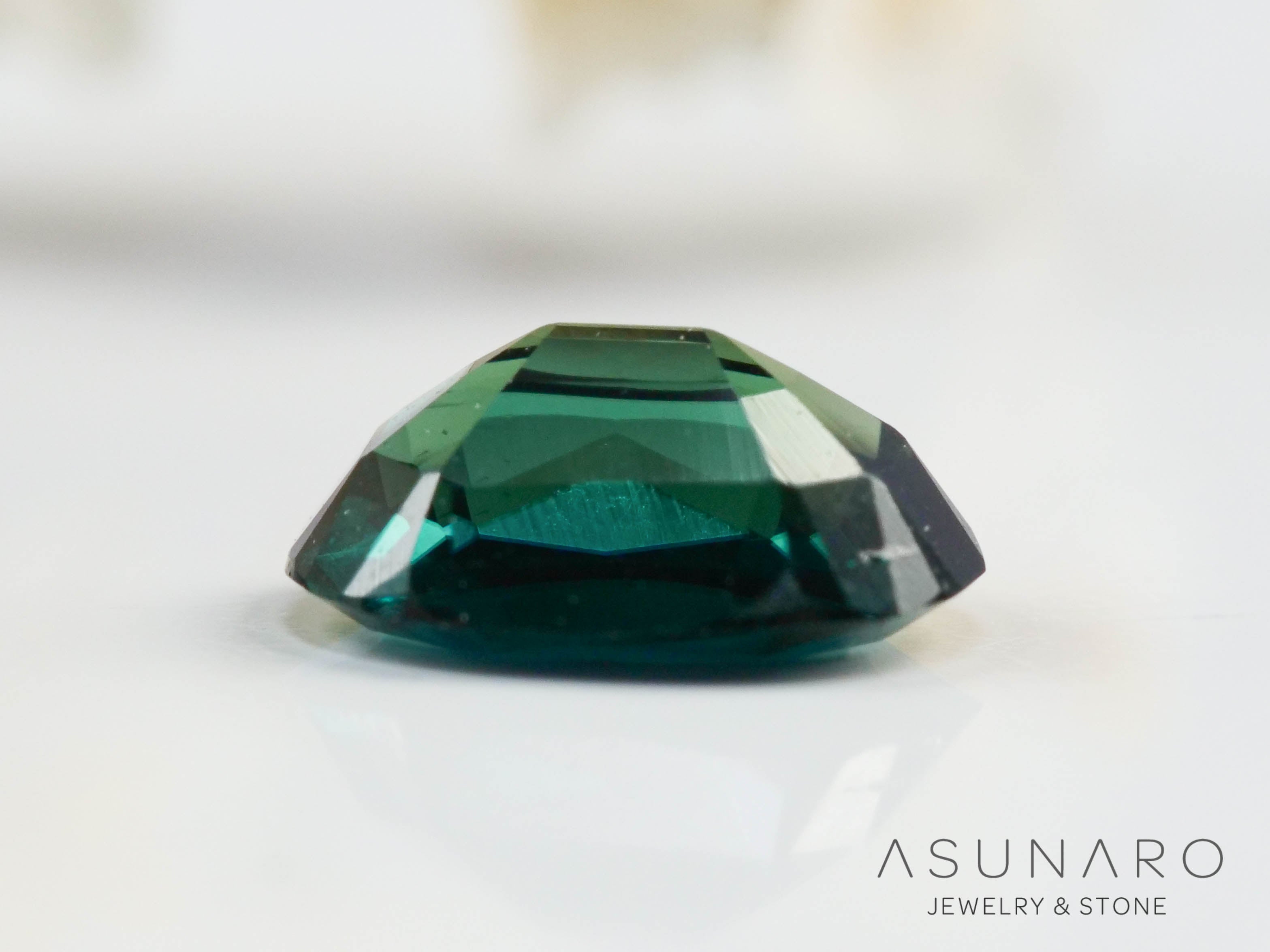 バイカラーラズライト　オーバルカット　パキスタン産　0.38ct【241111-2697】