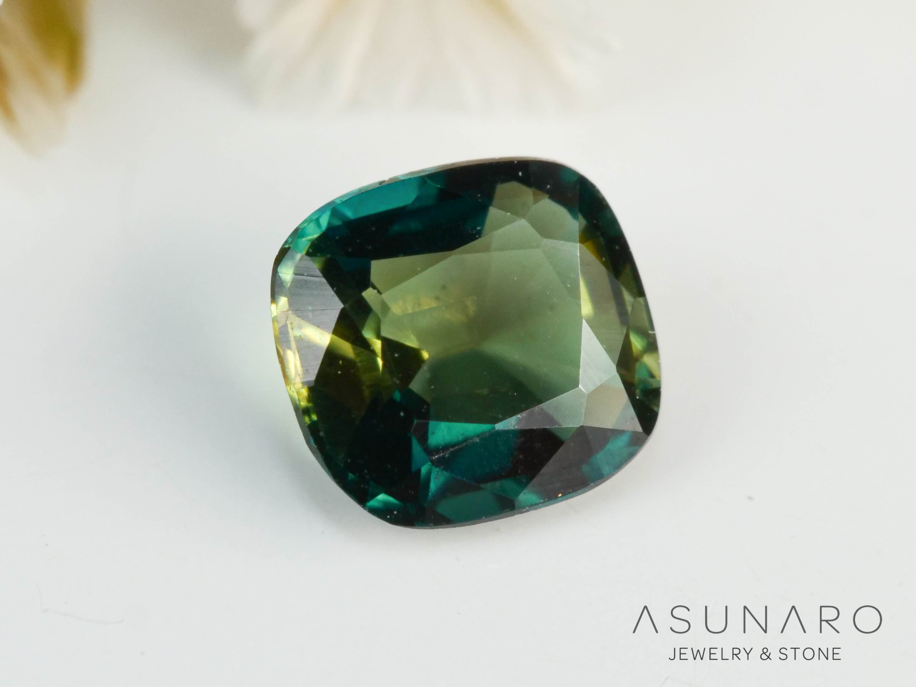 バイカラーラズライト　クッションカット　パキスタン産　0.25ct【241111-2698】