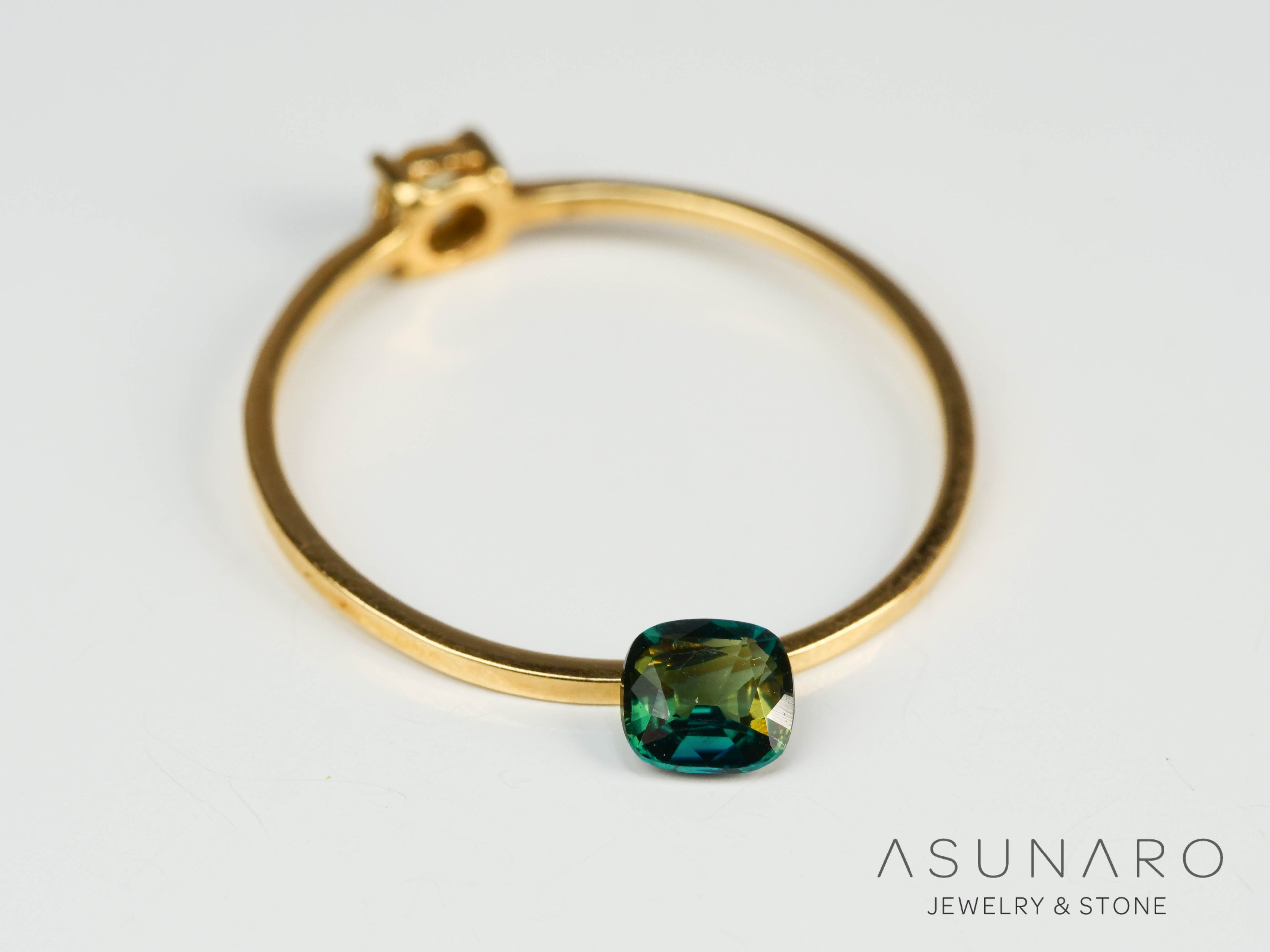 バイカラーラズライト　クッションカット　パキスタン産　0.25ct【241111-2698】