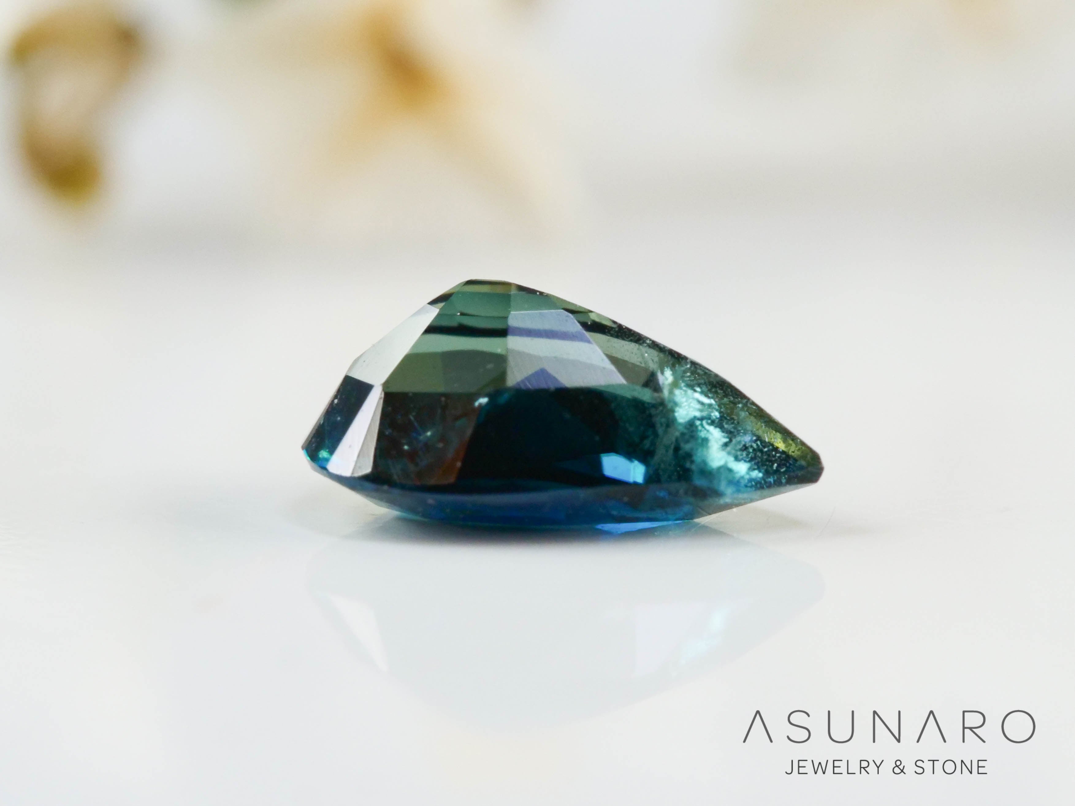 バイカラーラズライト　ペアシェイプ　パキスタン産　0.30ct【241111-2705】