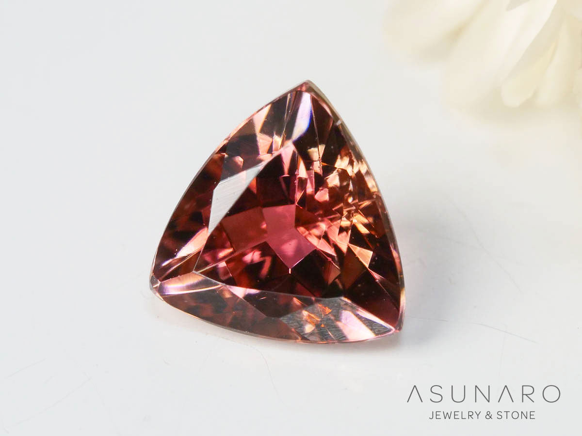 アプリコットカラートルマリン　トリリアントカット　アフガニスタン産　0.68ct【250205-2737】