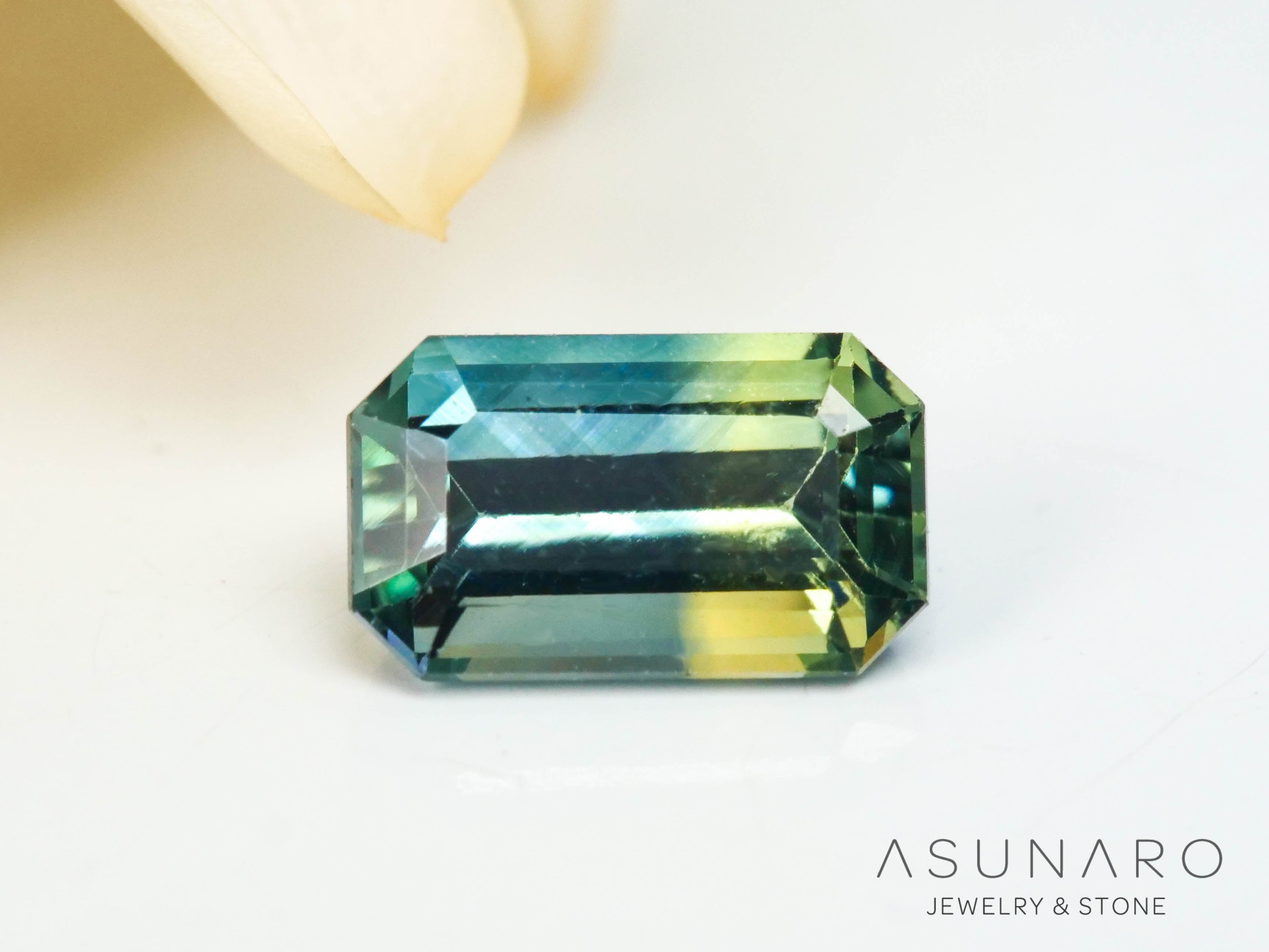 バイカラーサファイア 　エメラルドカット　 スリランカ産　0.37ct【250210-2800】