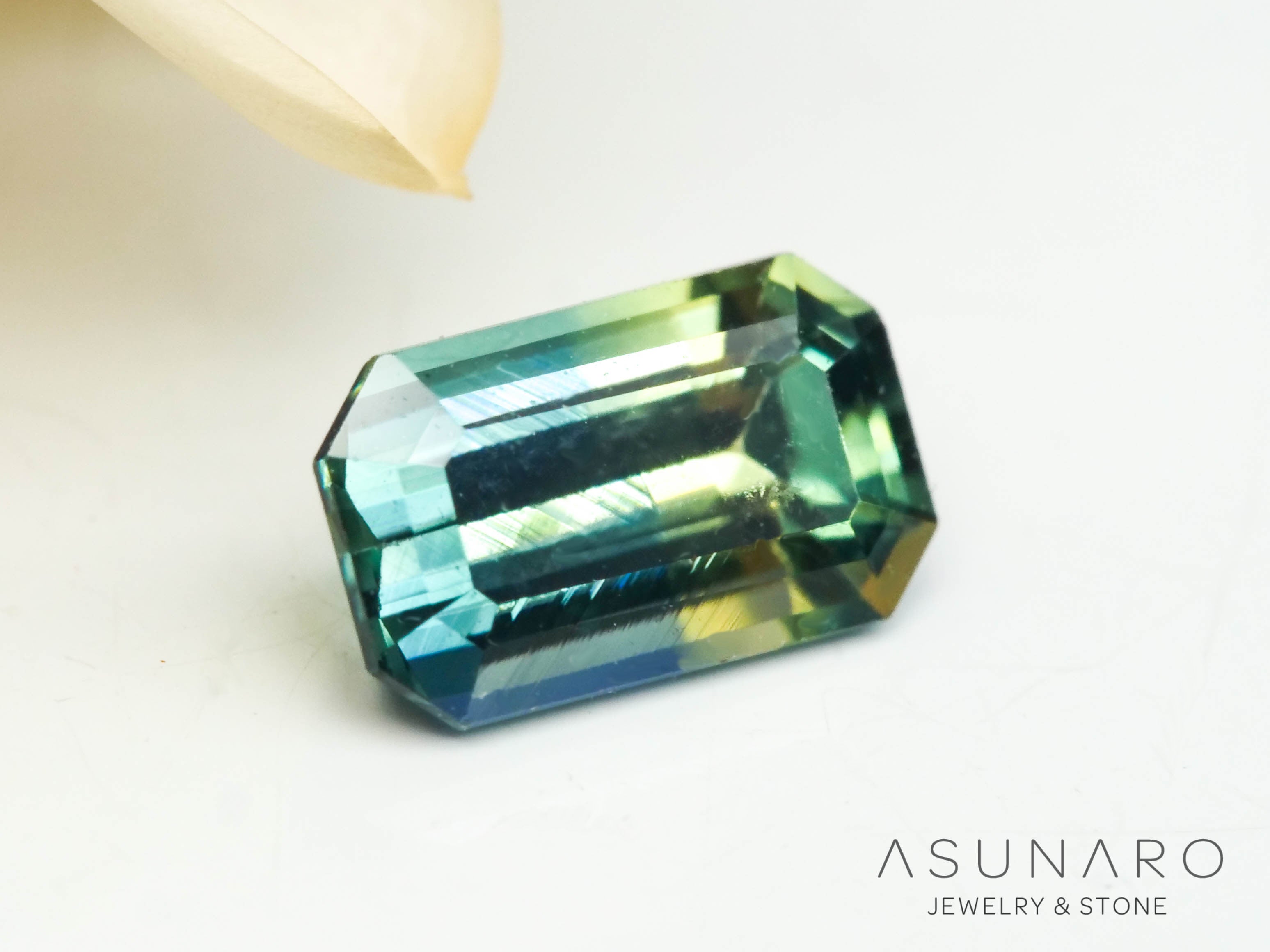 バイカラーサファイア エメラルドカット スリランカ産 0.37ct【250210