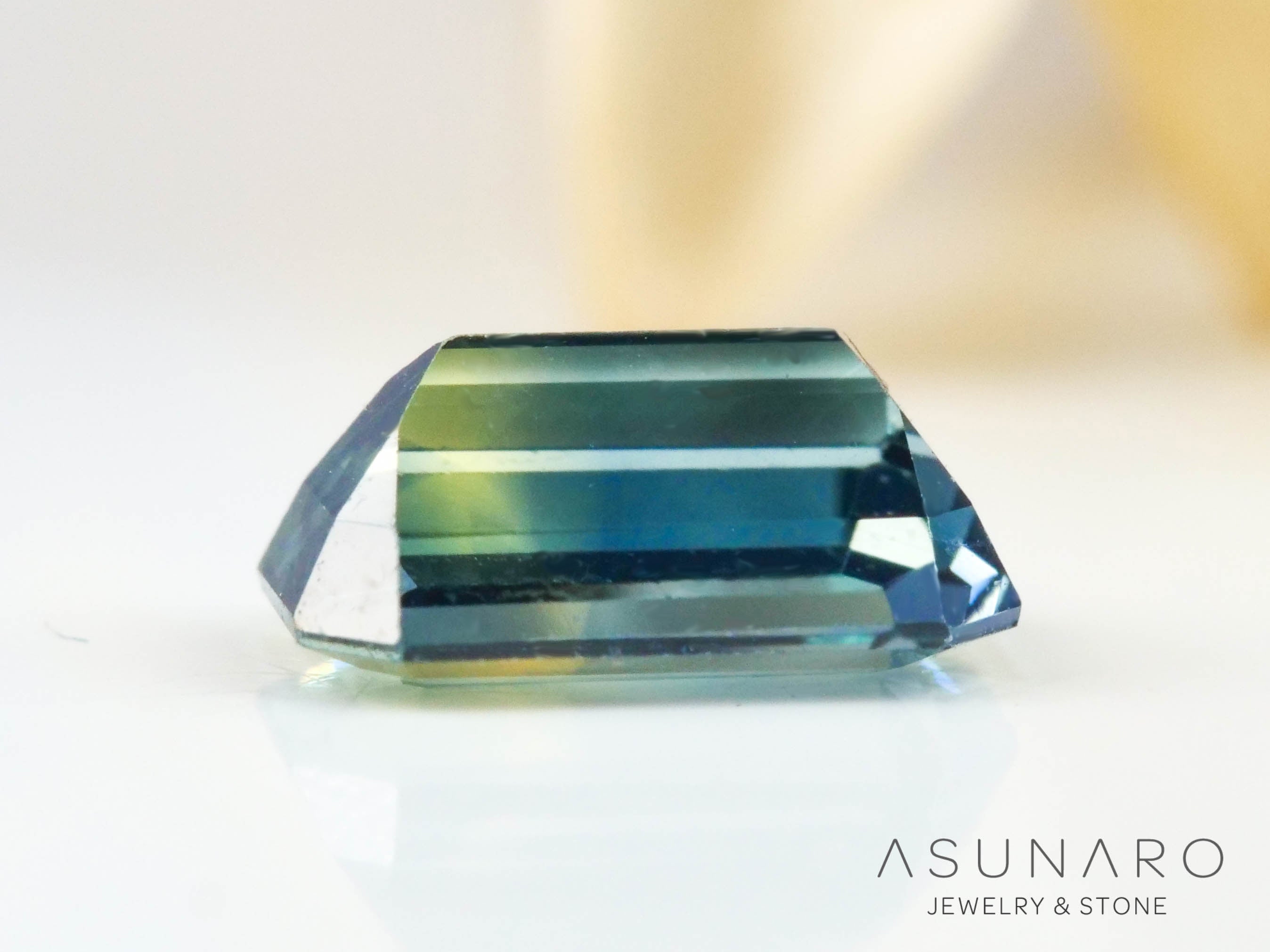 バイカラーサファイア 　エメラルドカット　 スリランカ産　0.37ct【250210-2800】